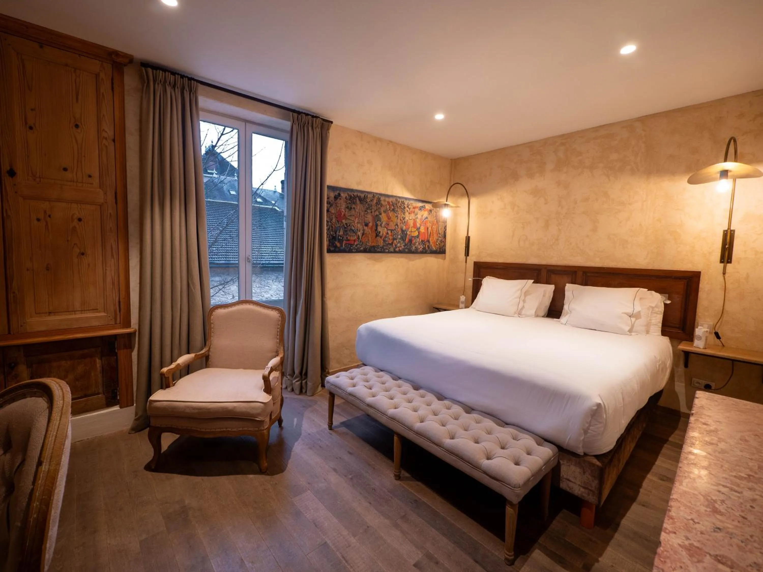 Bed in Les Remparts Hôtels et Demeures Historiques