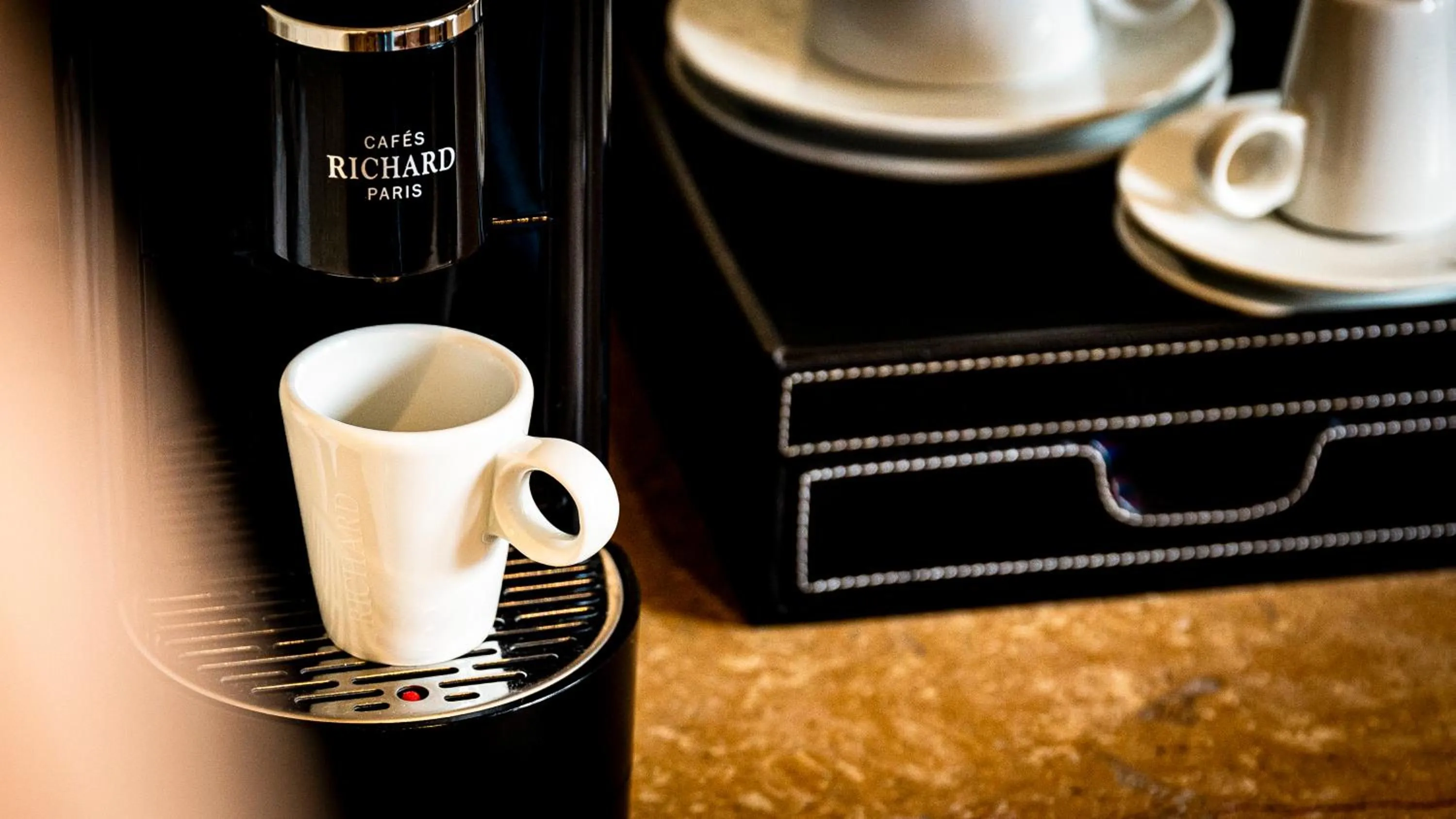 Coffee/tea facilities in Les Remparts Hôtels et Demeures Historiques