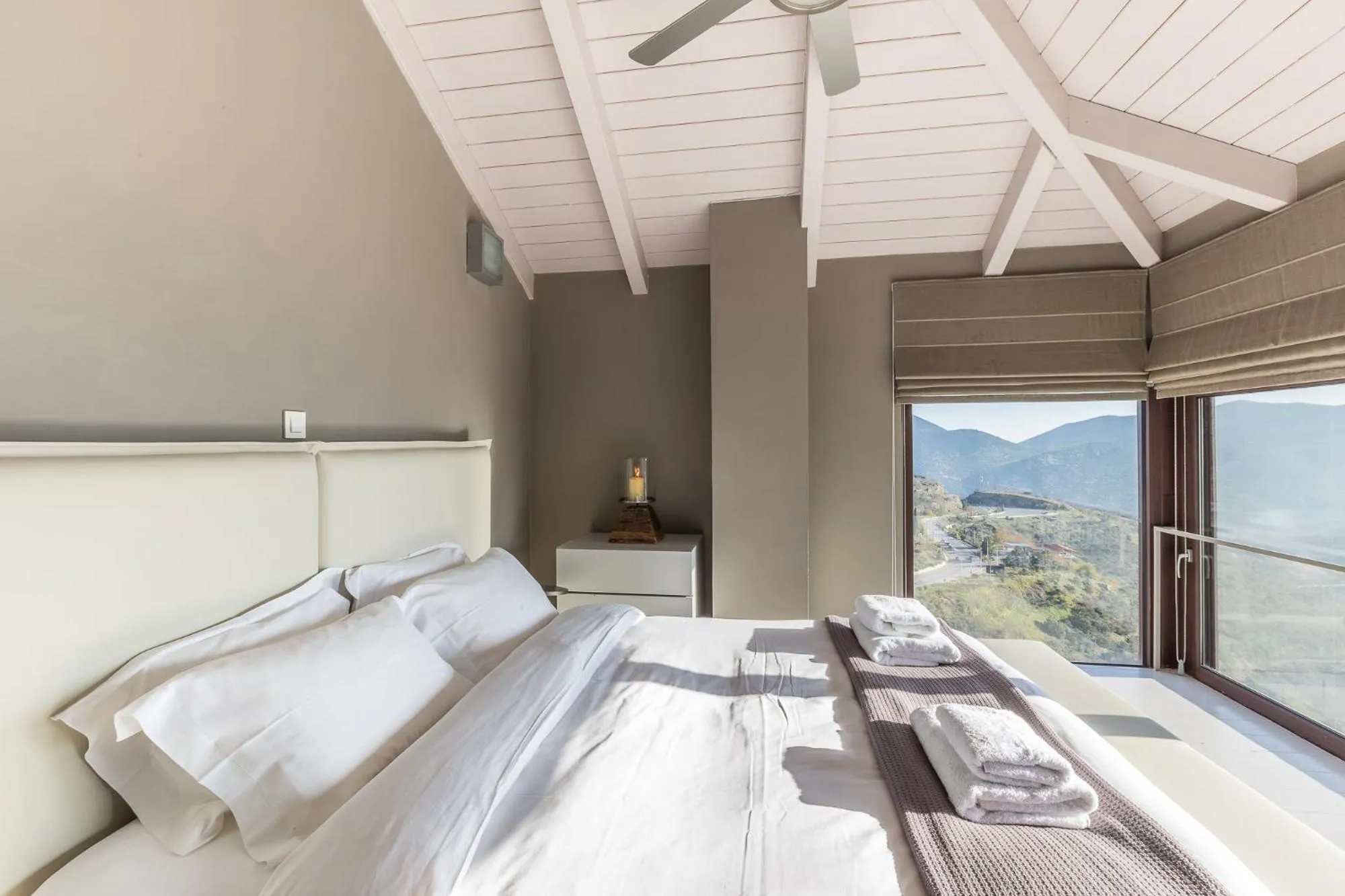 Bedroom, Bed in Deluxe Villa by White Hills Outdoor Hot Tub
