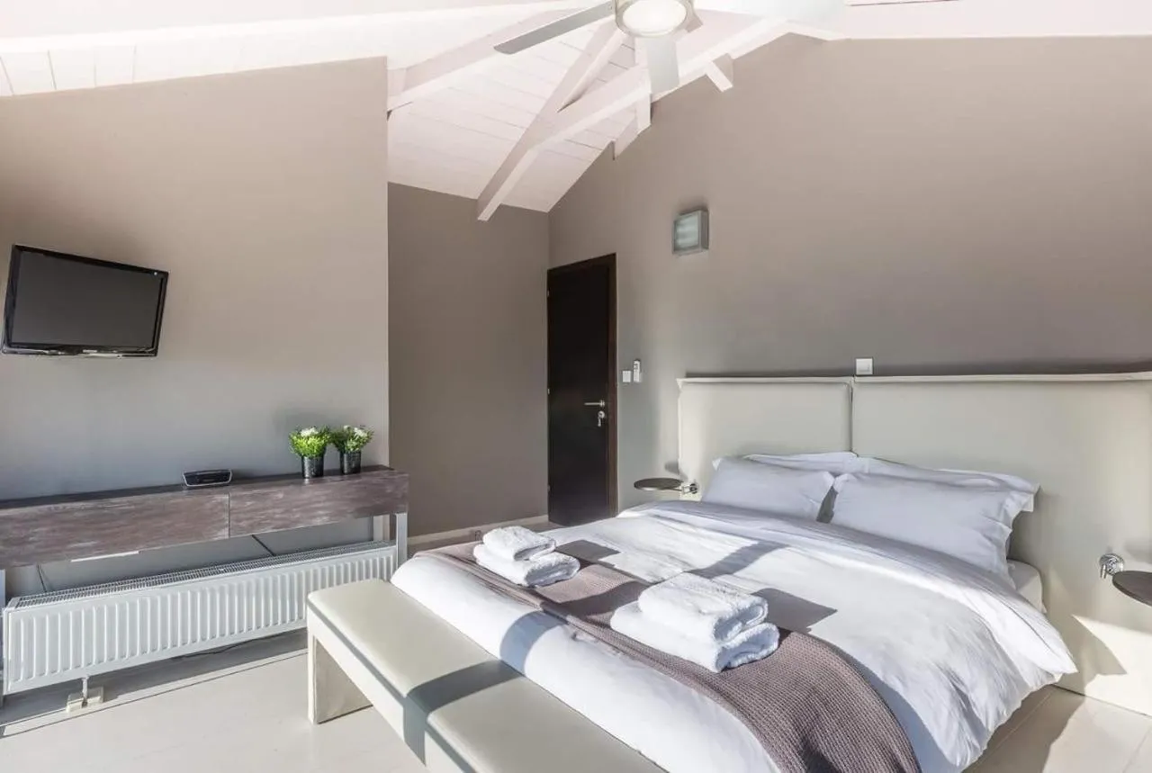 Bed in Deluxe Villa by White Hills Outdoor Hot Tub