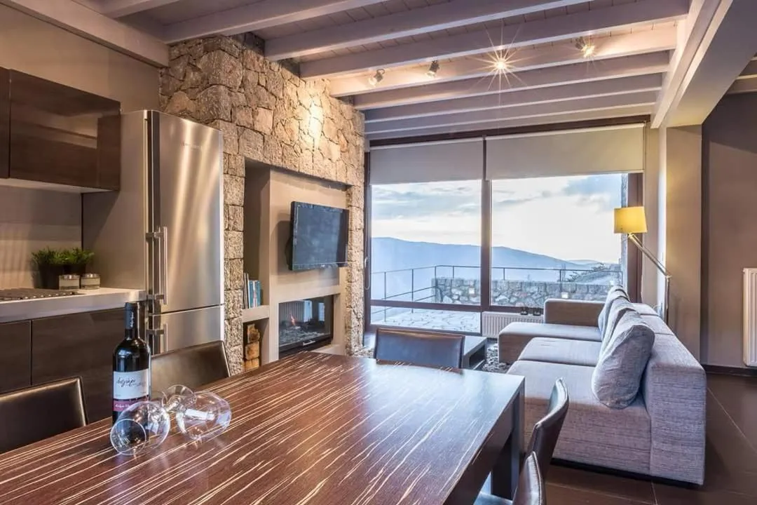 Deluxe Villa by White Hills Outdoor Hot Tub