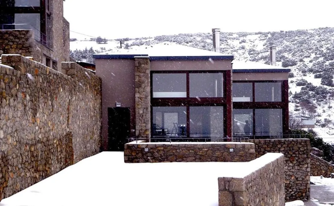 Deluxe Villa by White Hills Outdoor Hot Tub