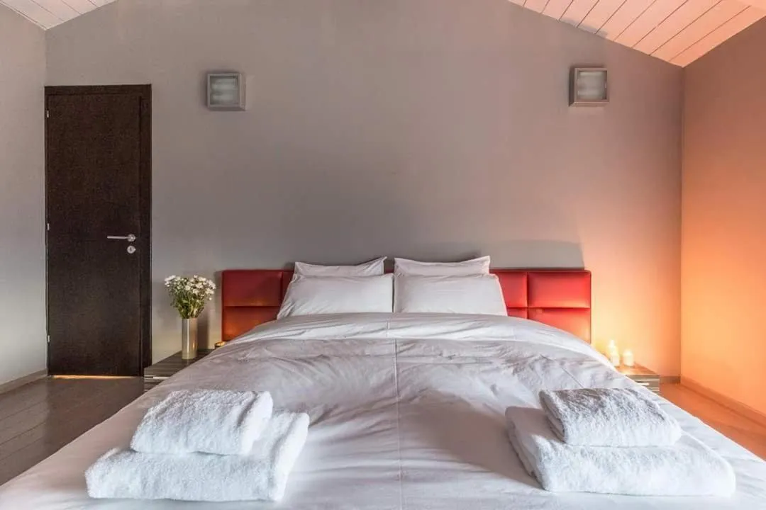 Bed in Deluxe Villa by White Hills Outdoor Hot Tub