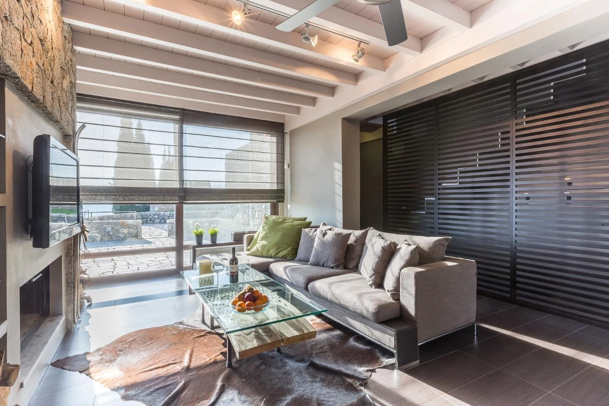TV and multimedia in Deluxe Villa by White Hills Outdoor Hot Tub