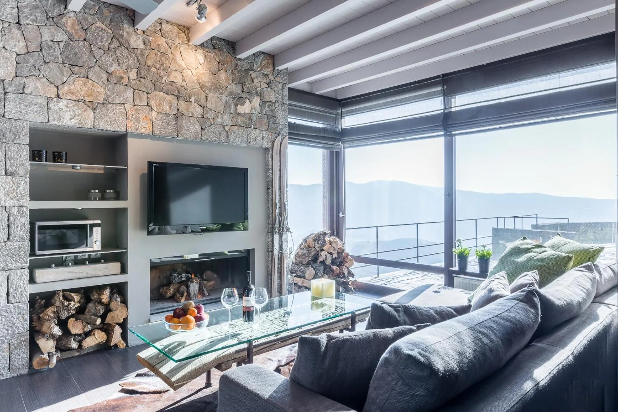 TV and multimedia in Deluxe Villa by White Hills Outdoor Hot Tub