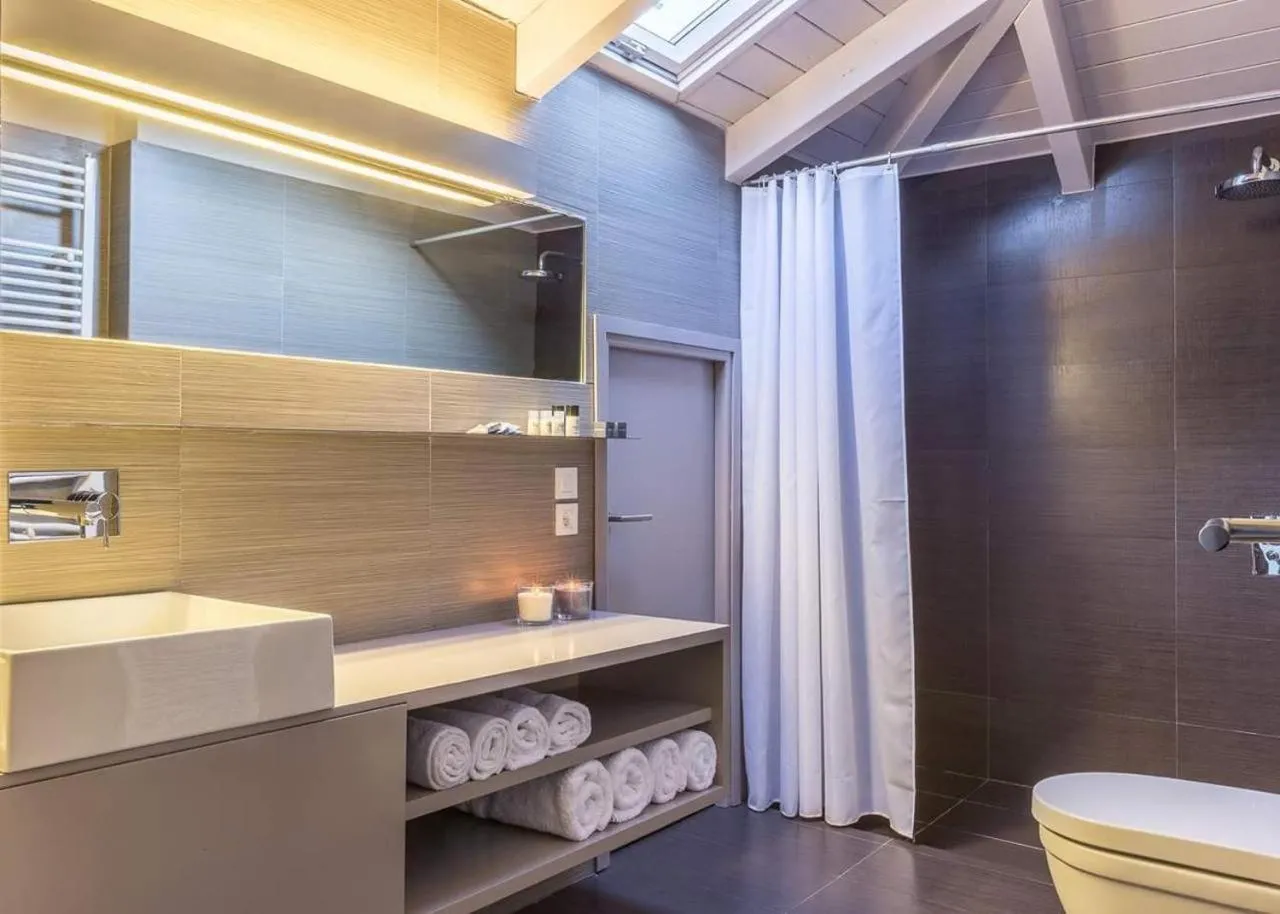 Deluxe Villa by White Hills Outdoor Hot Tub