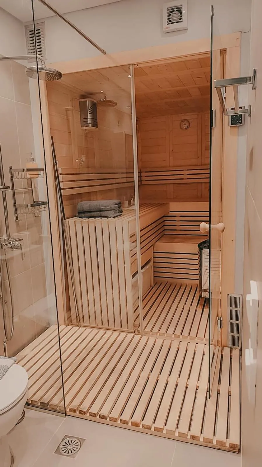 Deluxe Villa by White Hills Outdoor Hot Tub