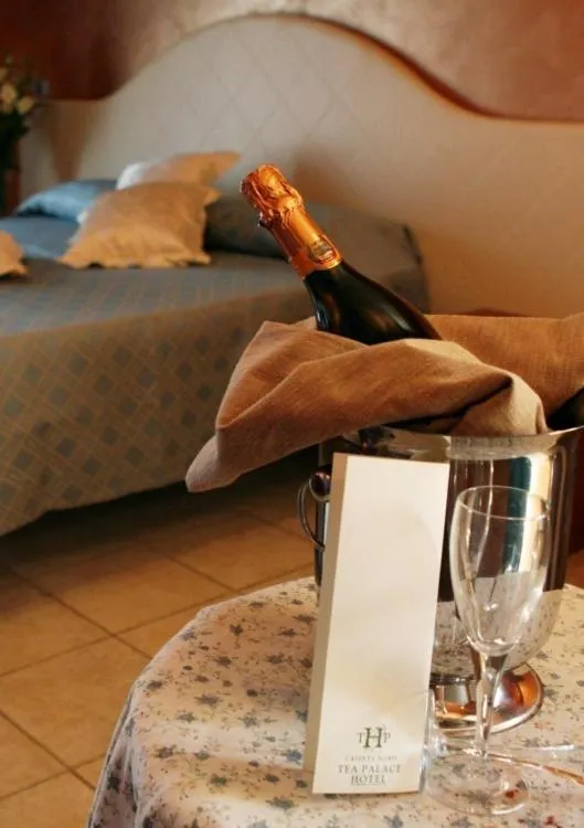 Bed in Tea Palace Hotel