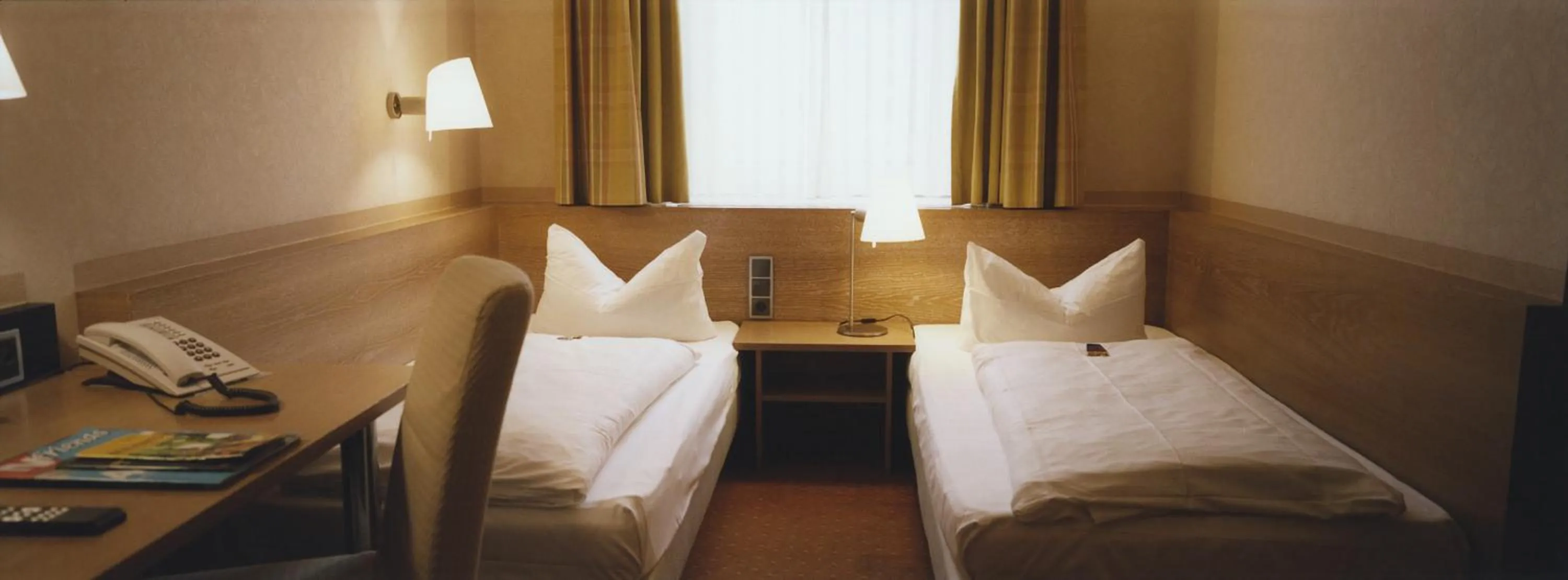 Day, Bed in Hotel Jedermann