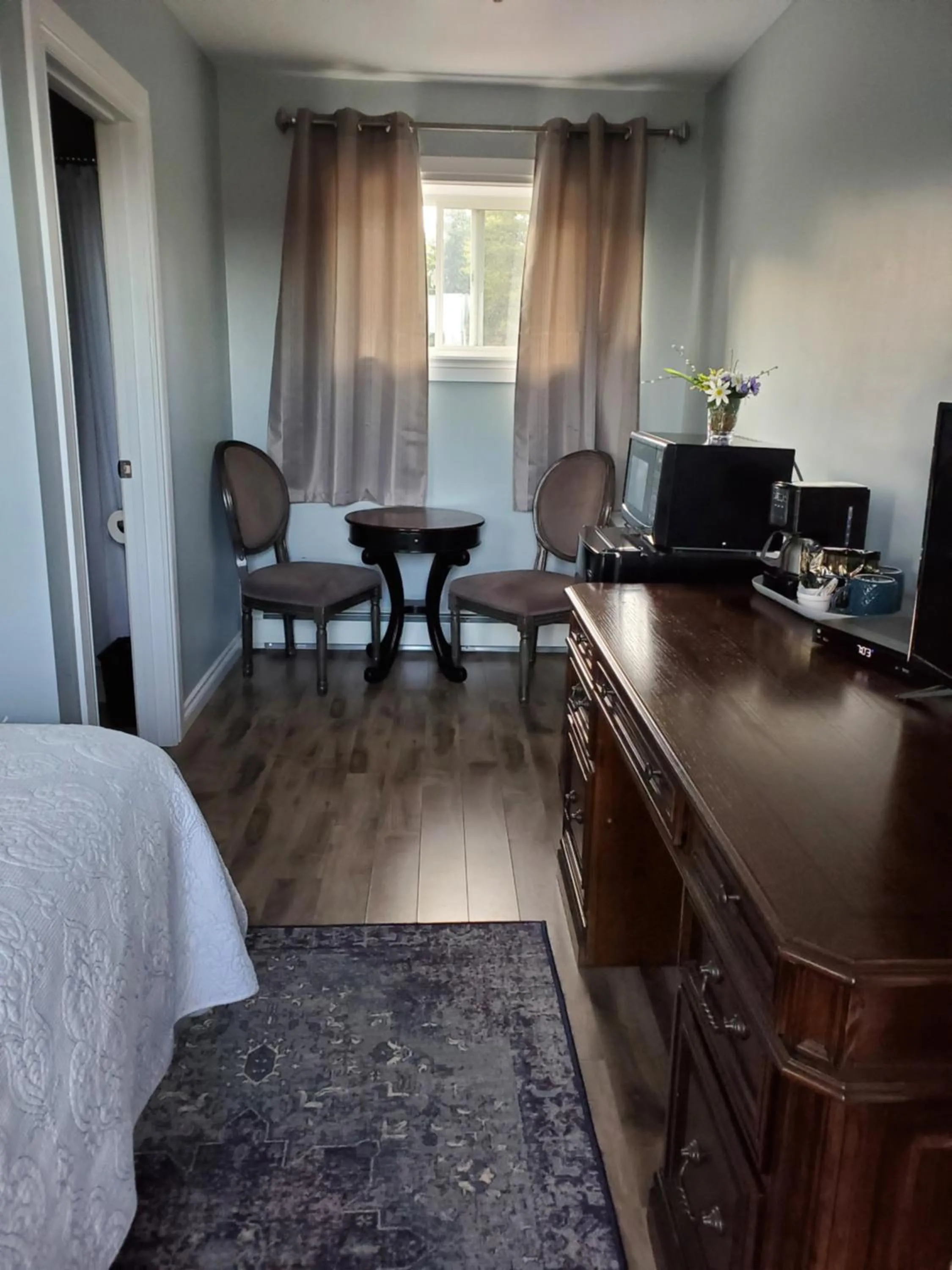 Bed in Town and Country Motel