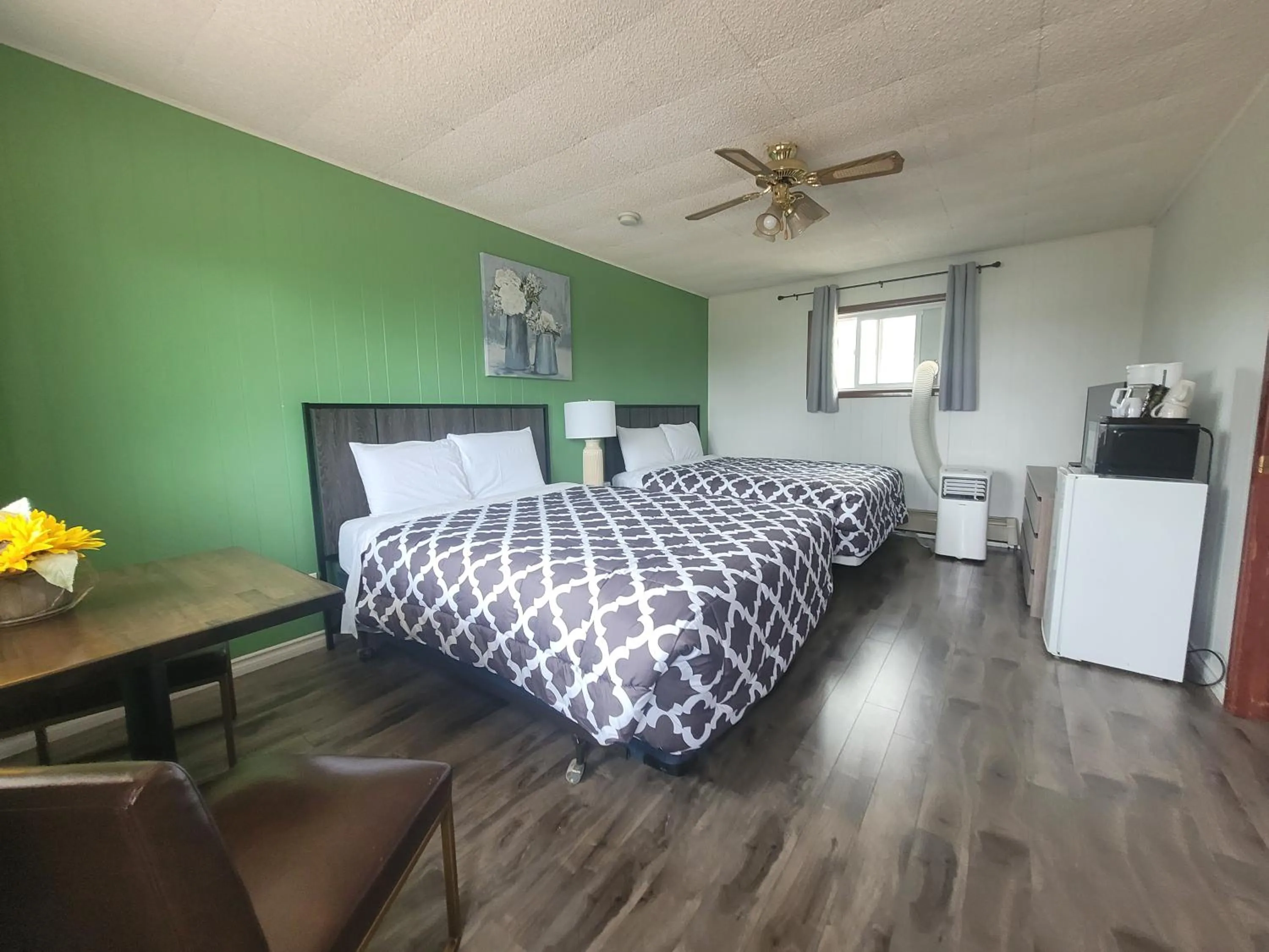 Bed in Town and Country Motel