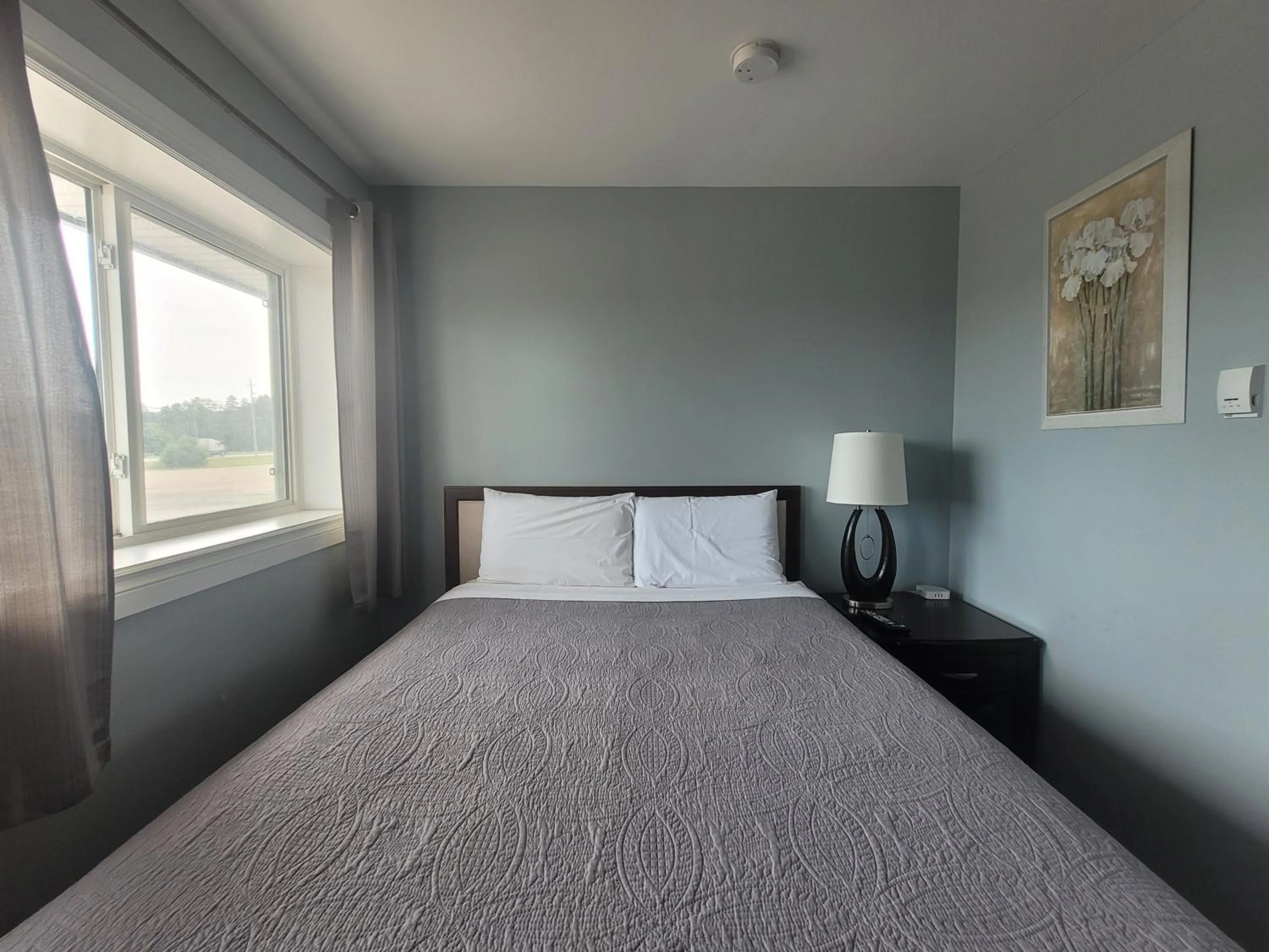 Bed in Town and Country Motel