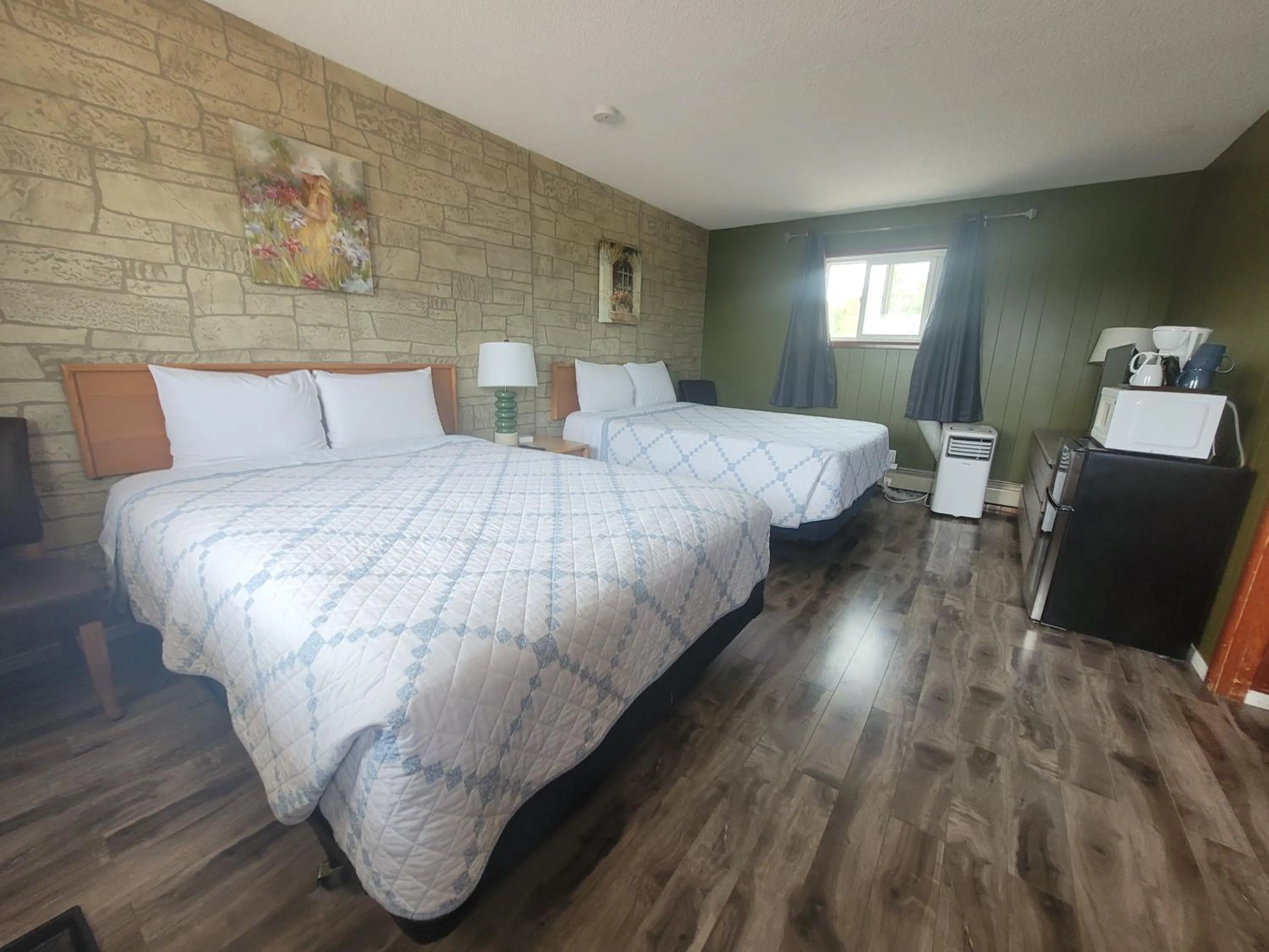 Bed in Town and Country Motel