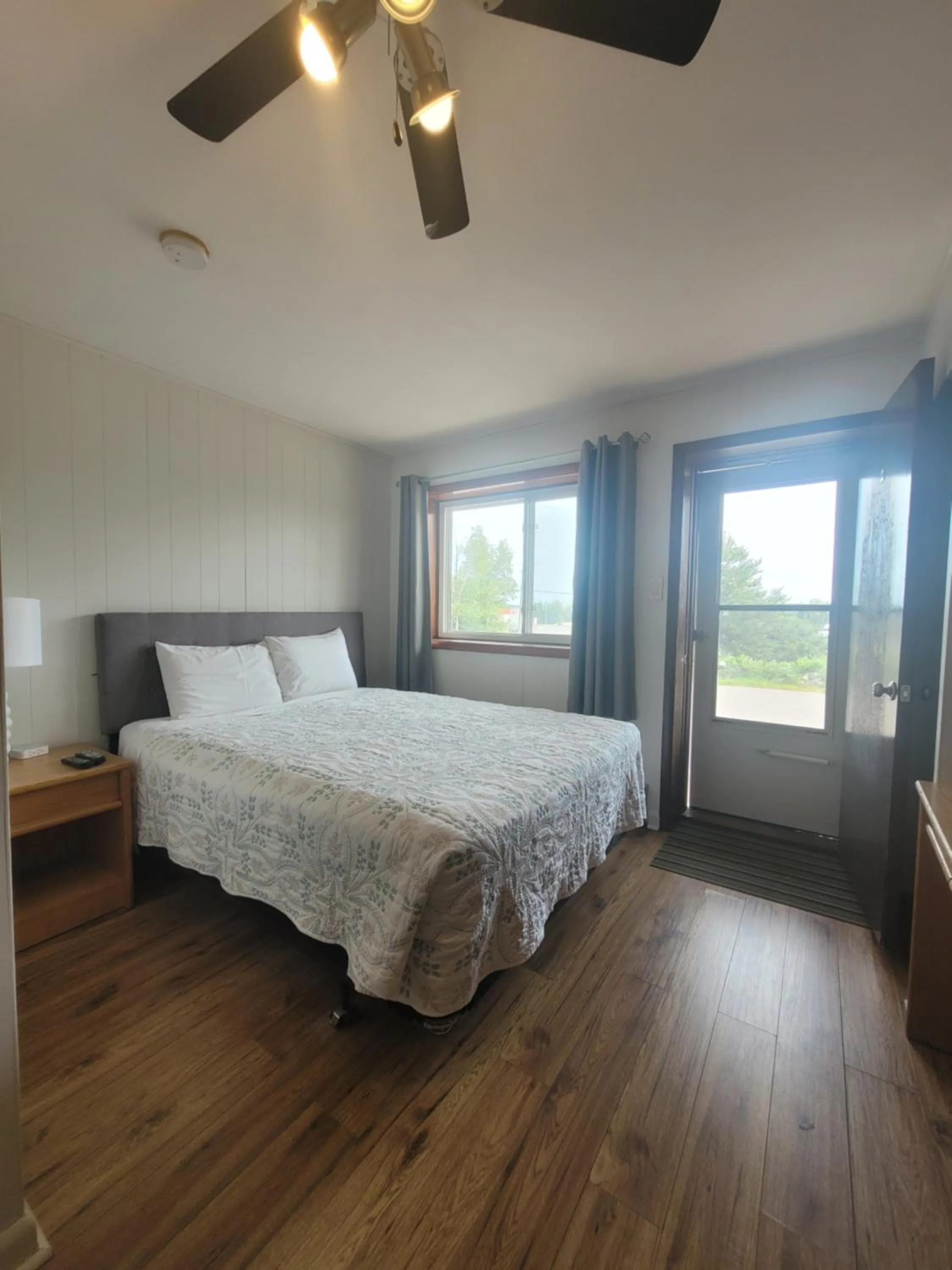 Bed in Town and Country Motel