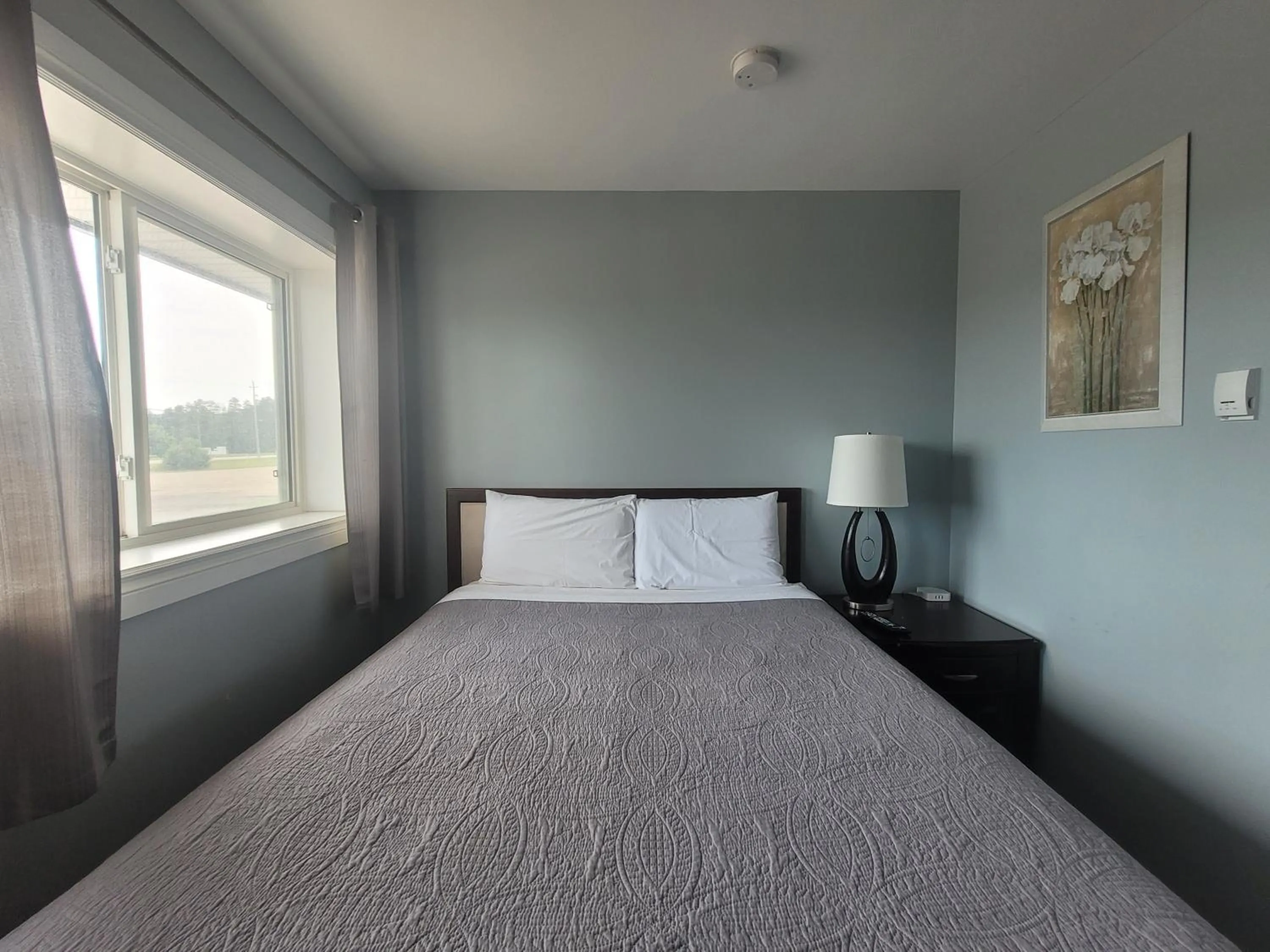 Bed in Town and Country Motel