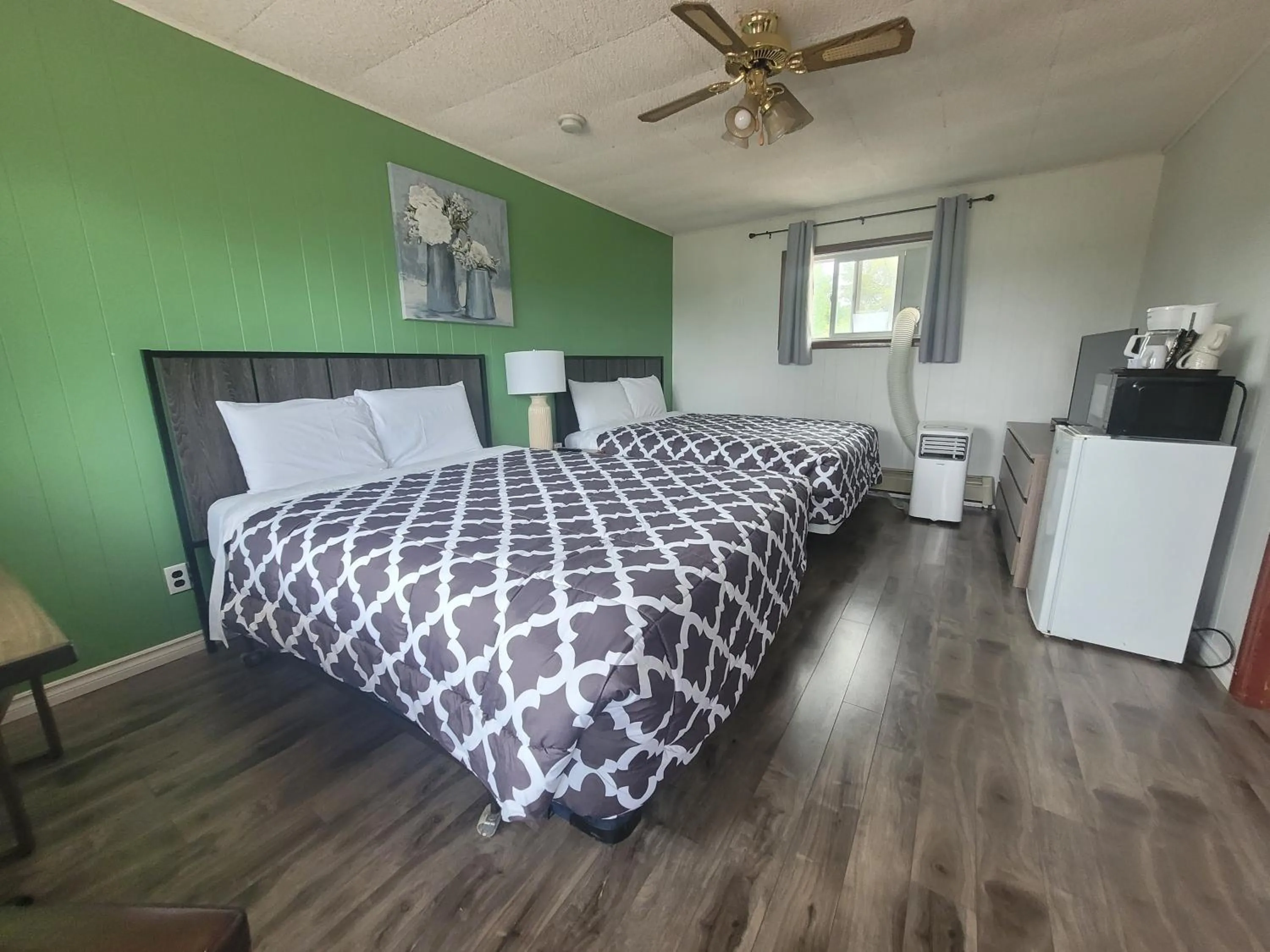 Bed in Town and Country Motel