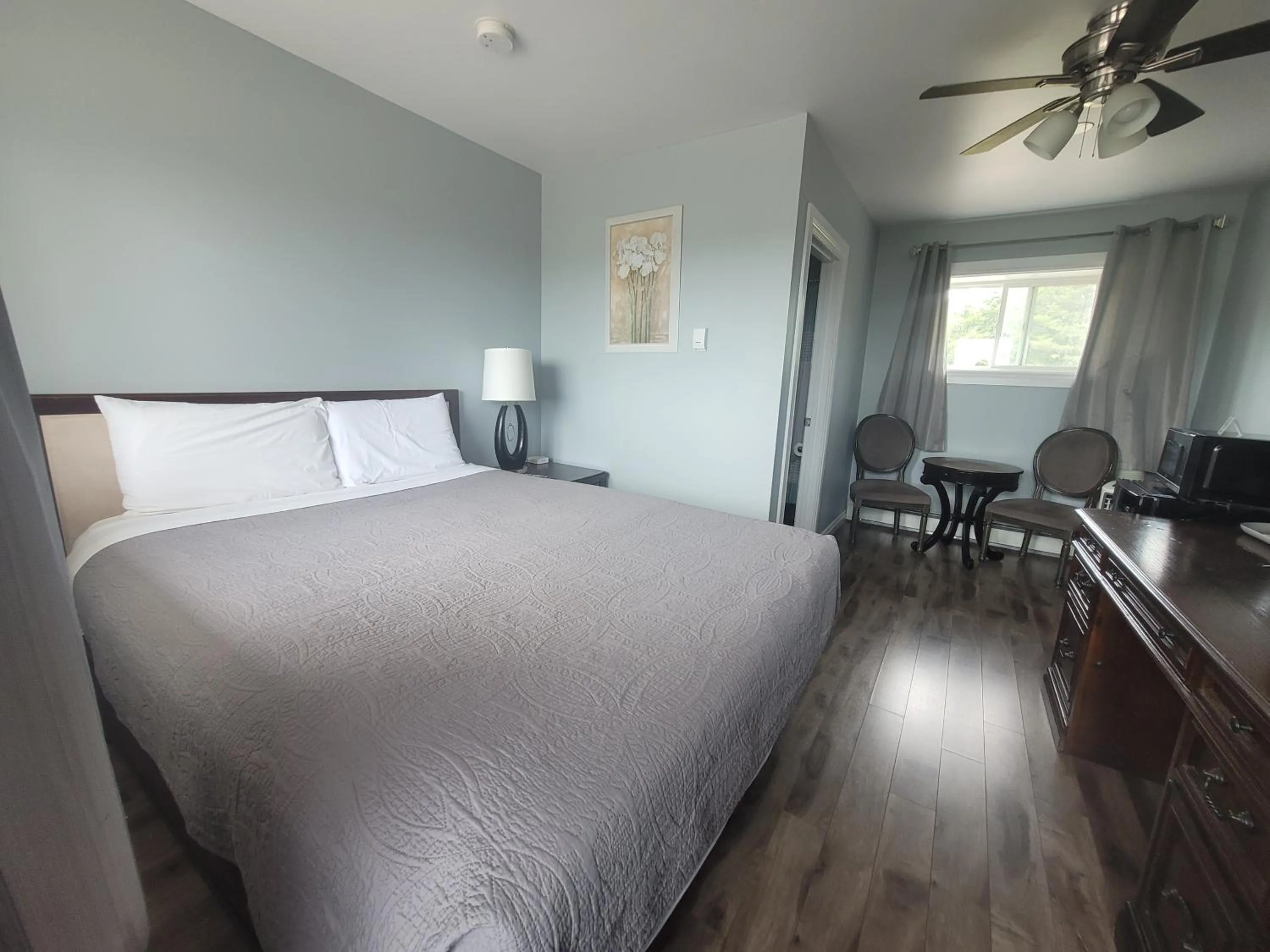 Bed in Town and Country Motel