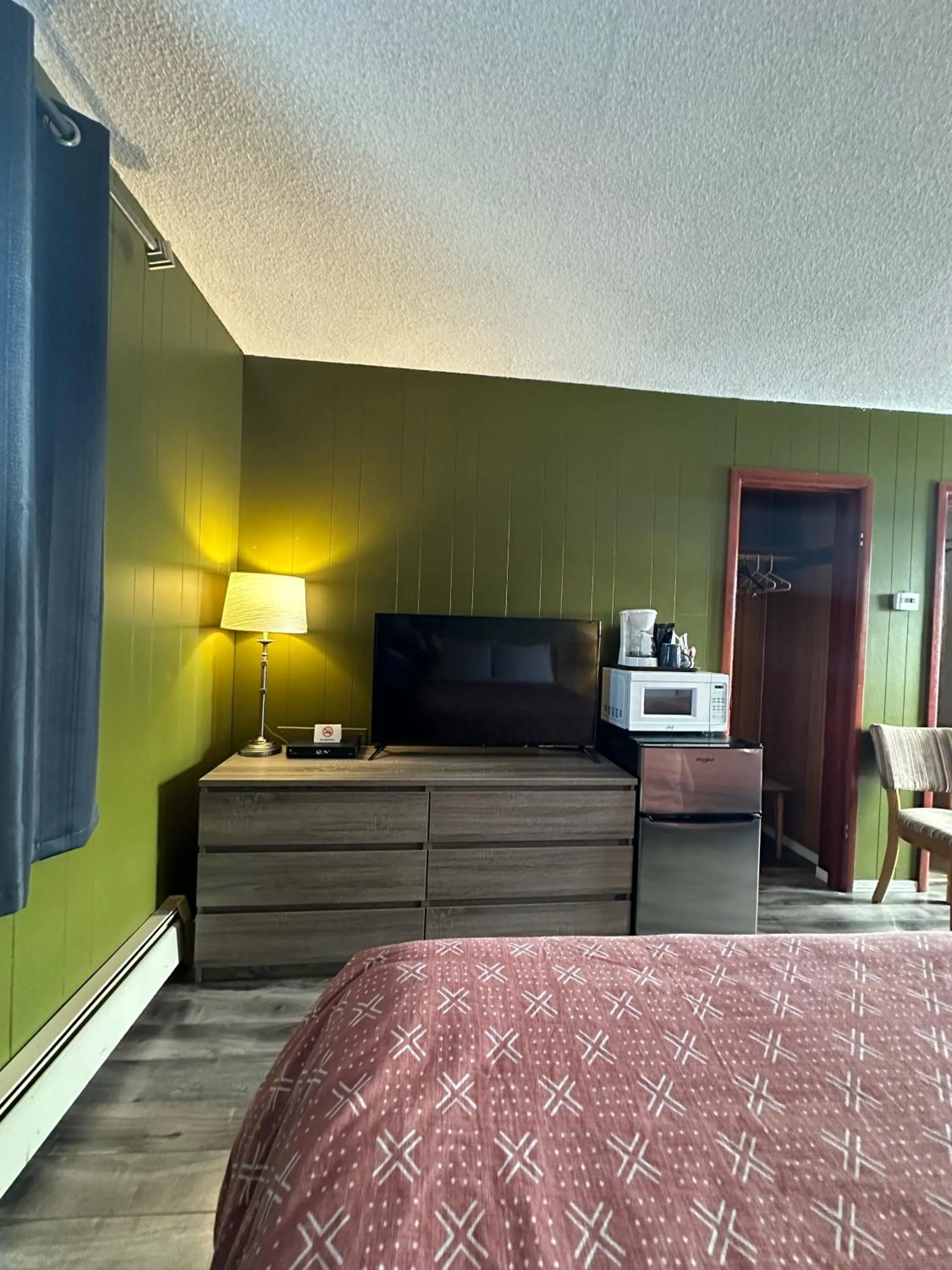 Bed in Town and Country Motel
