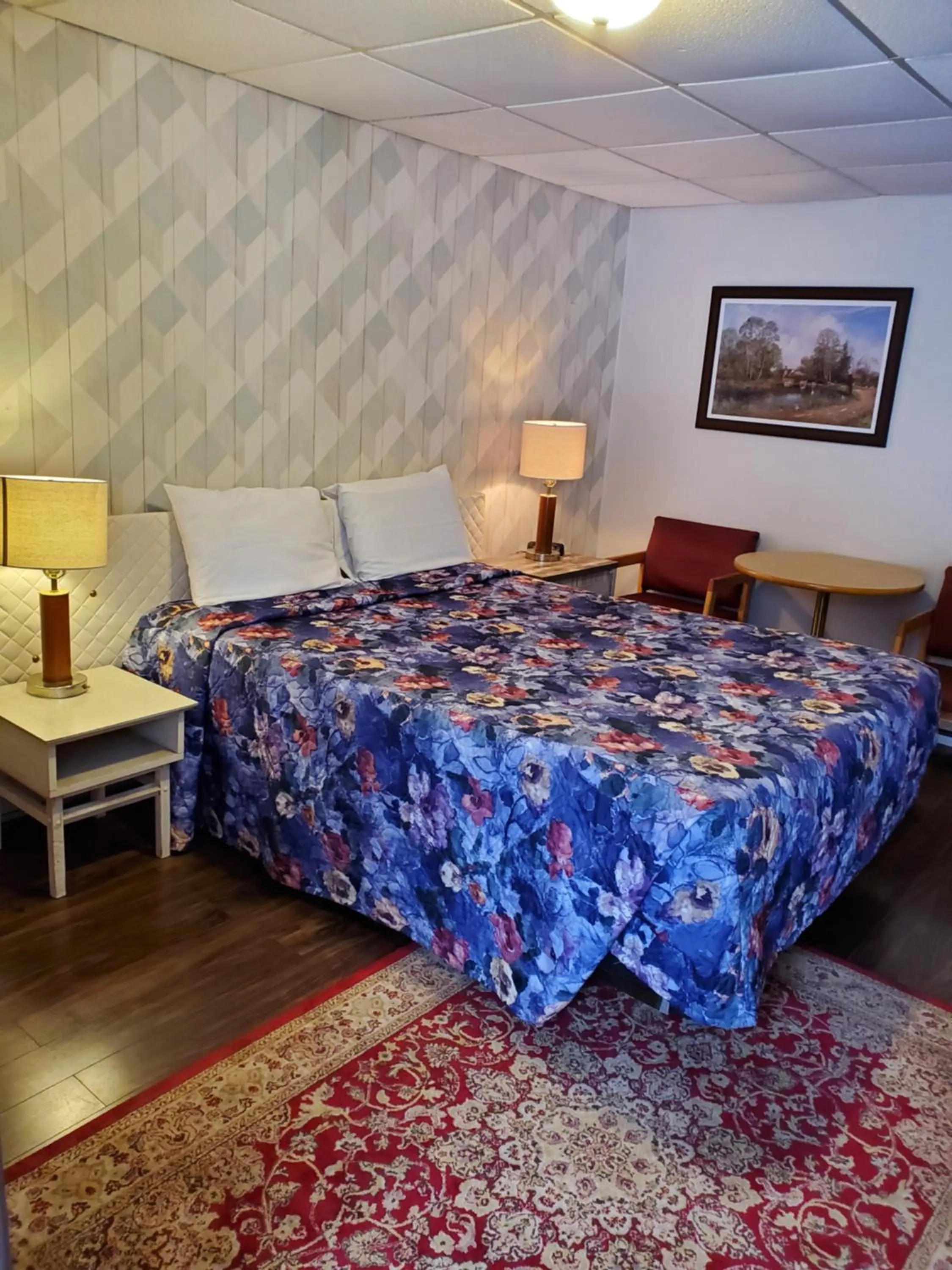 Bed in Town and Country Motel