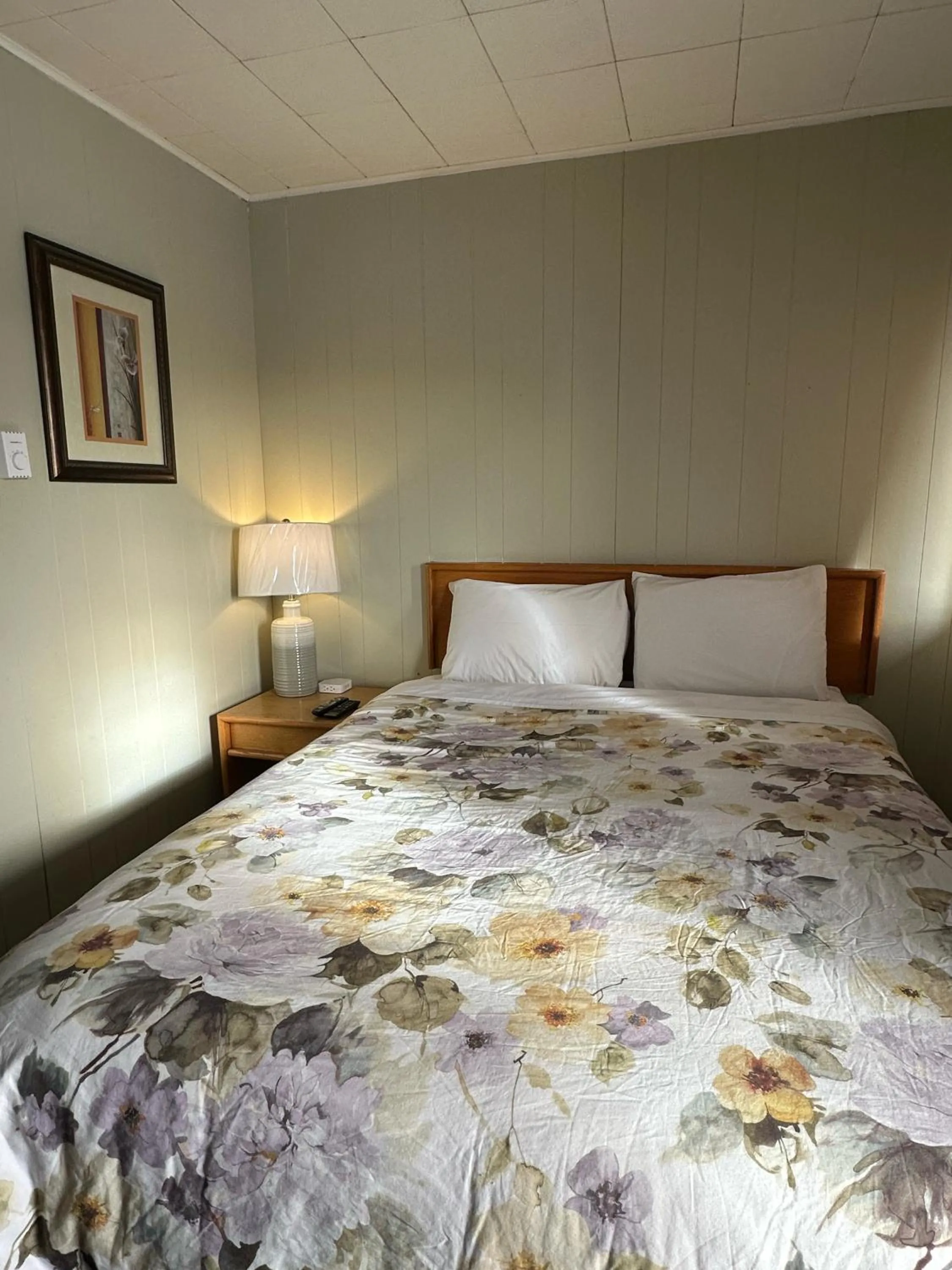 Bed in Town and Country Motel