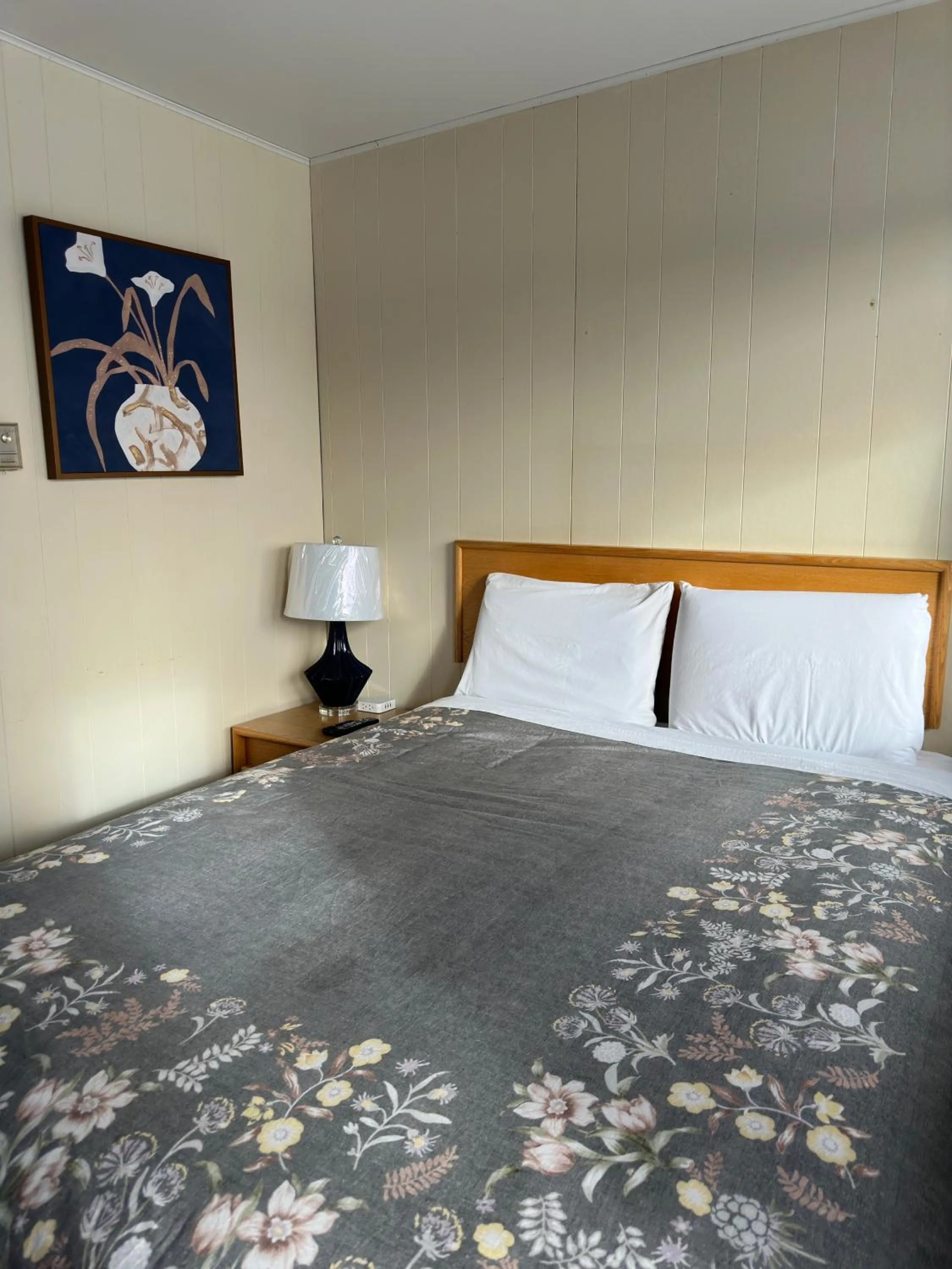 Bed in Town and Country Motel