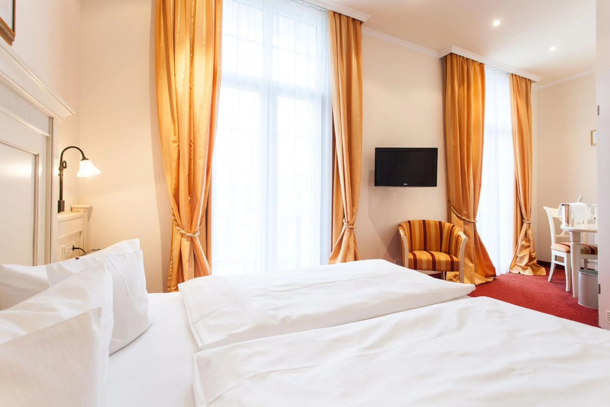 Photo of the whole room, Bed in Romantik Hotel zur Sonne