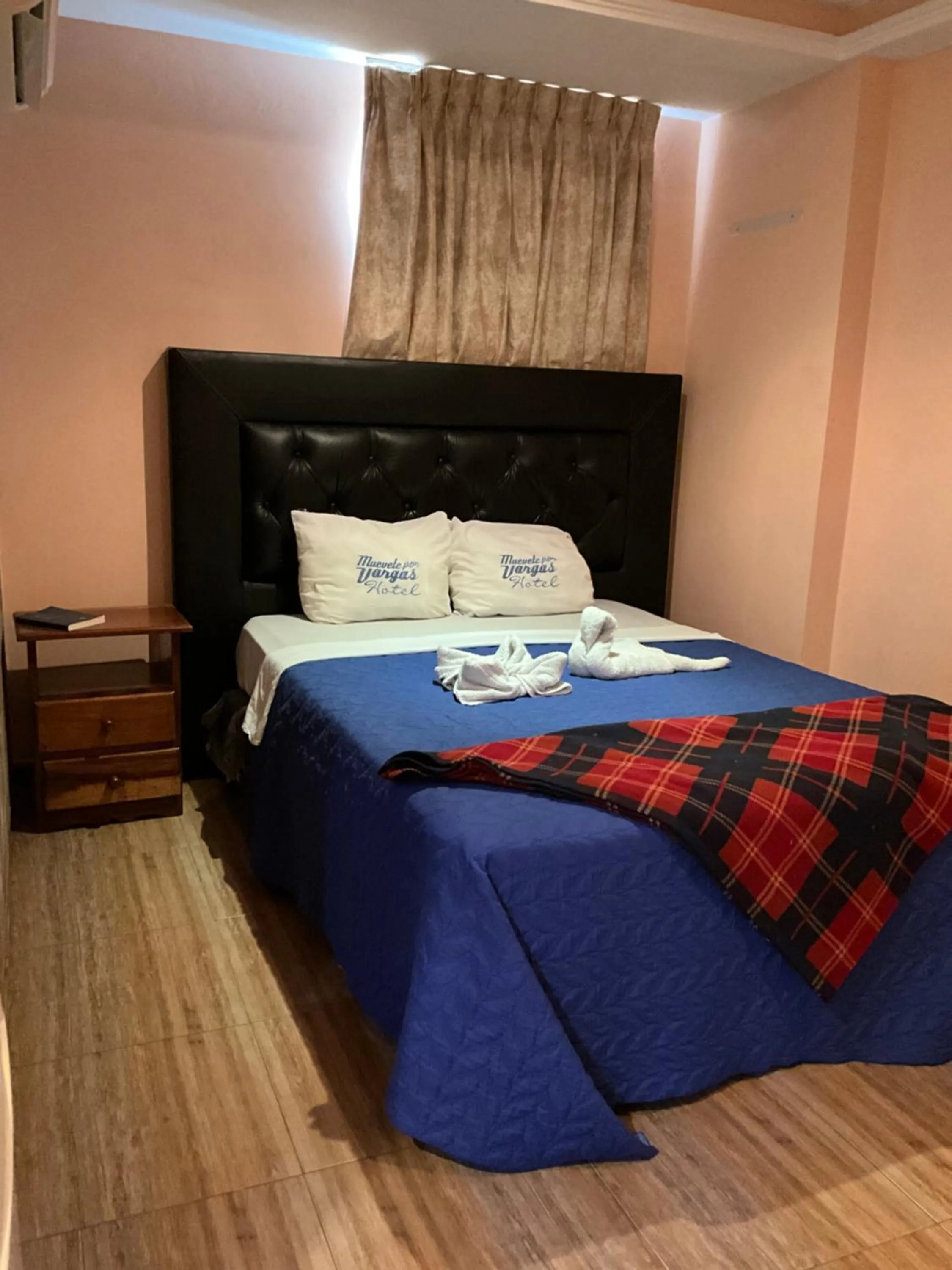 Bed in HOTEL MUEVETE POR VARGAS