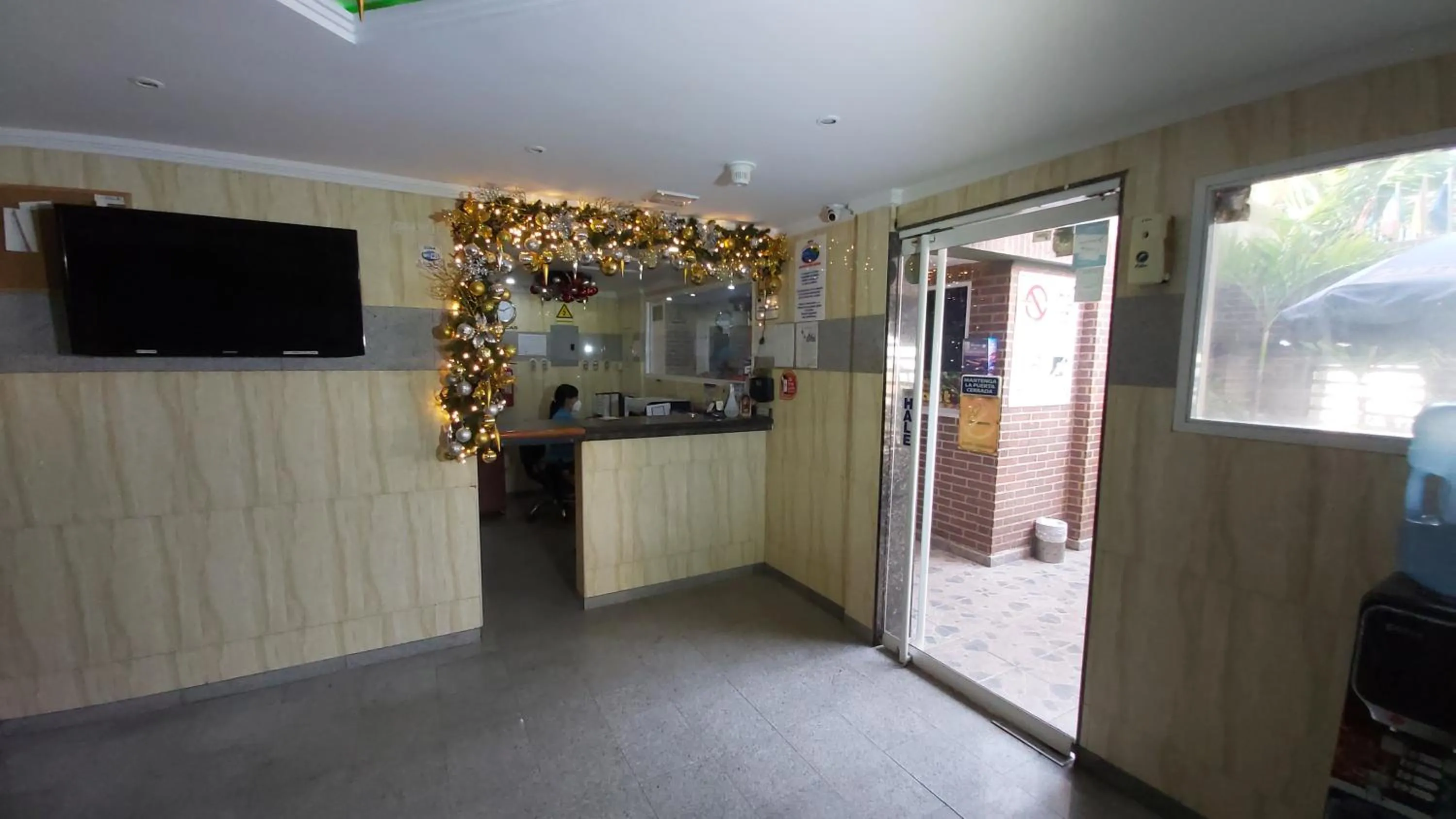 Communal lounge/ TV room in HOTEL MUEVETE POR VARGAS