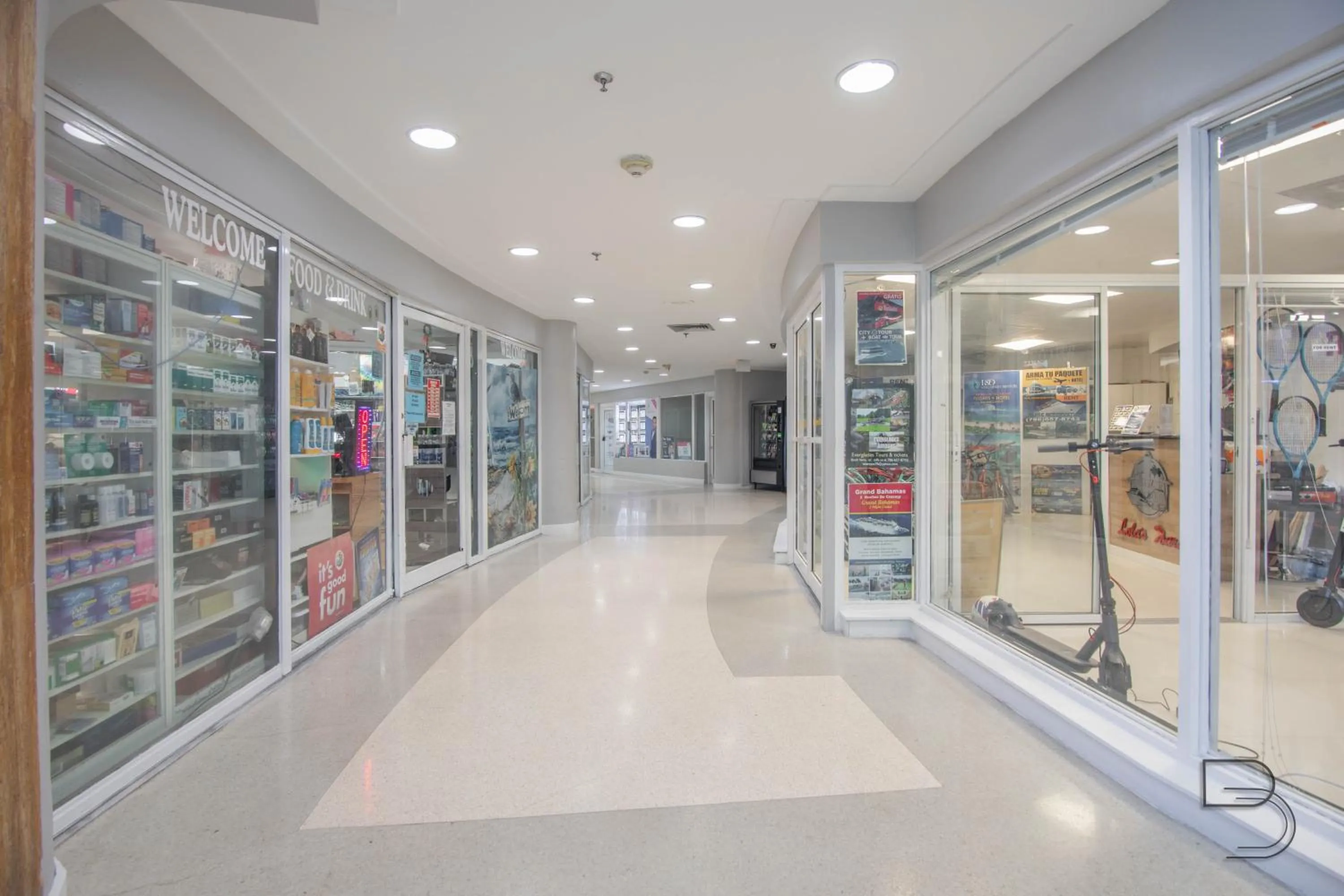 Supermarket/grocery shop in Girasole Suites