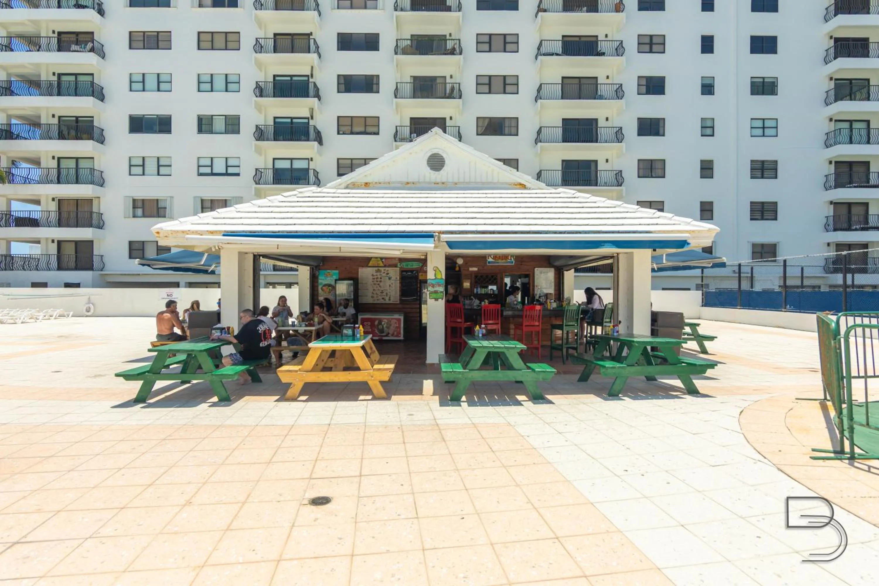 Restaurant/places to eat in Girasole Suites