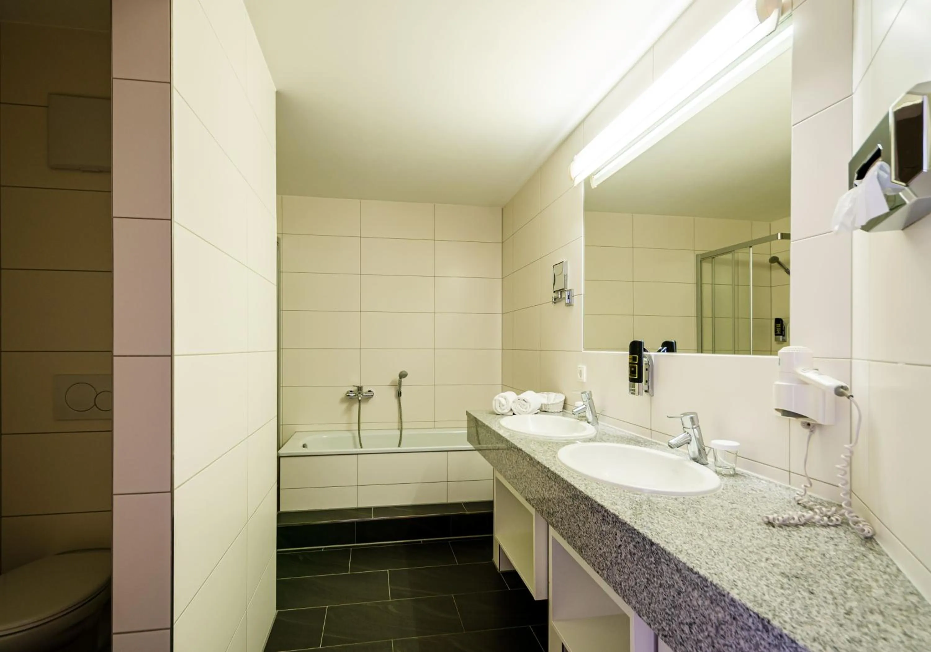 Bathroom in Hotel Fortuna Reutlingen-Tübingen