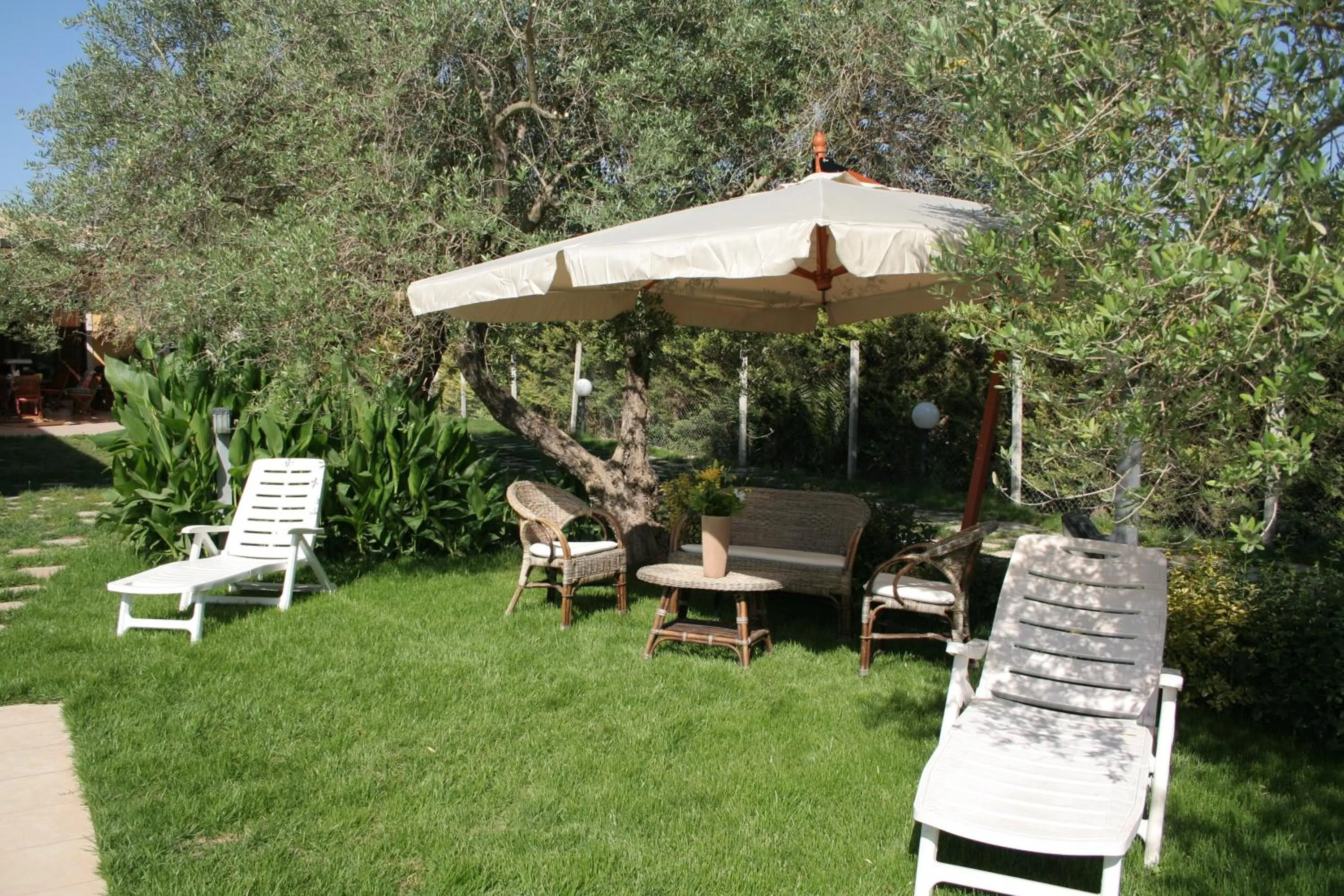 Swimming pool in Villa Adriana B&B