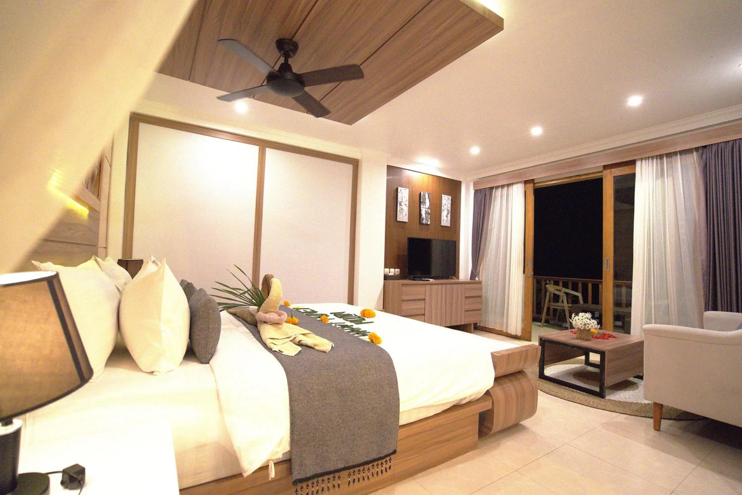 Bed in SUITE OCEAN BLUE