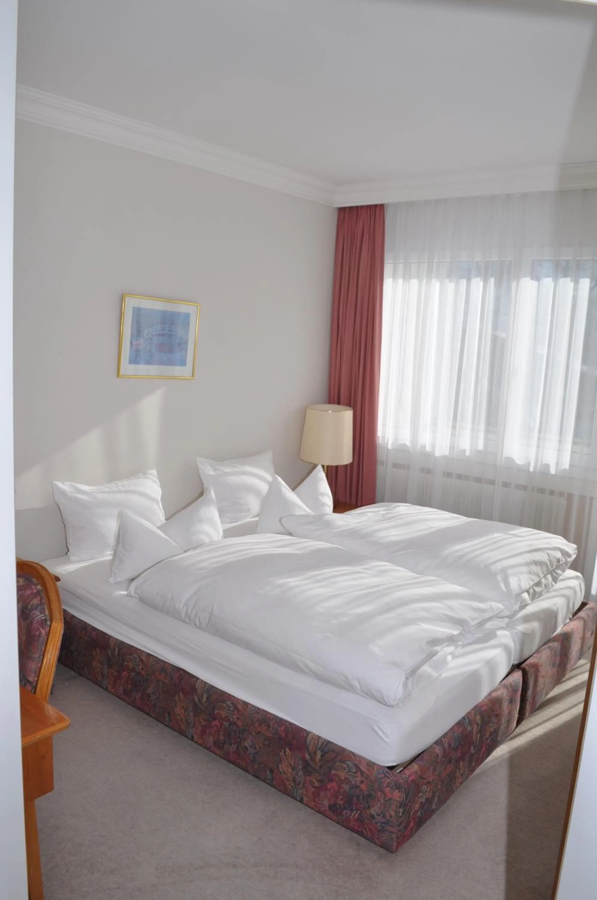 Photo of the whole room, Bed in Parkhotel Bellevue Budget