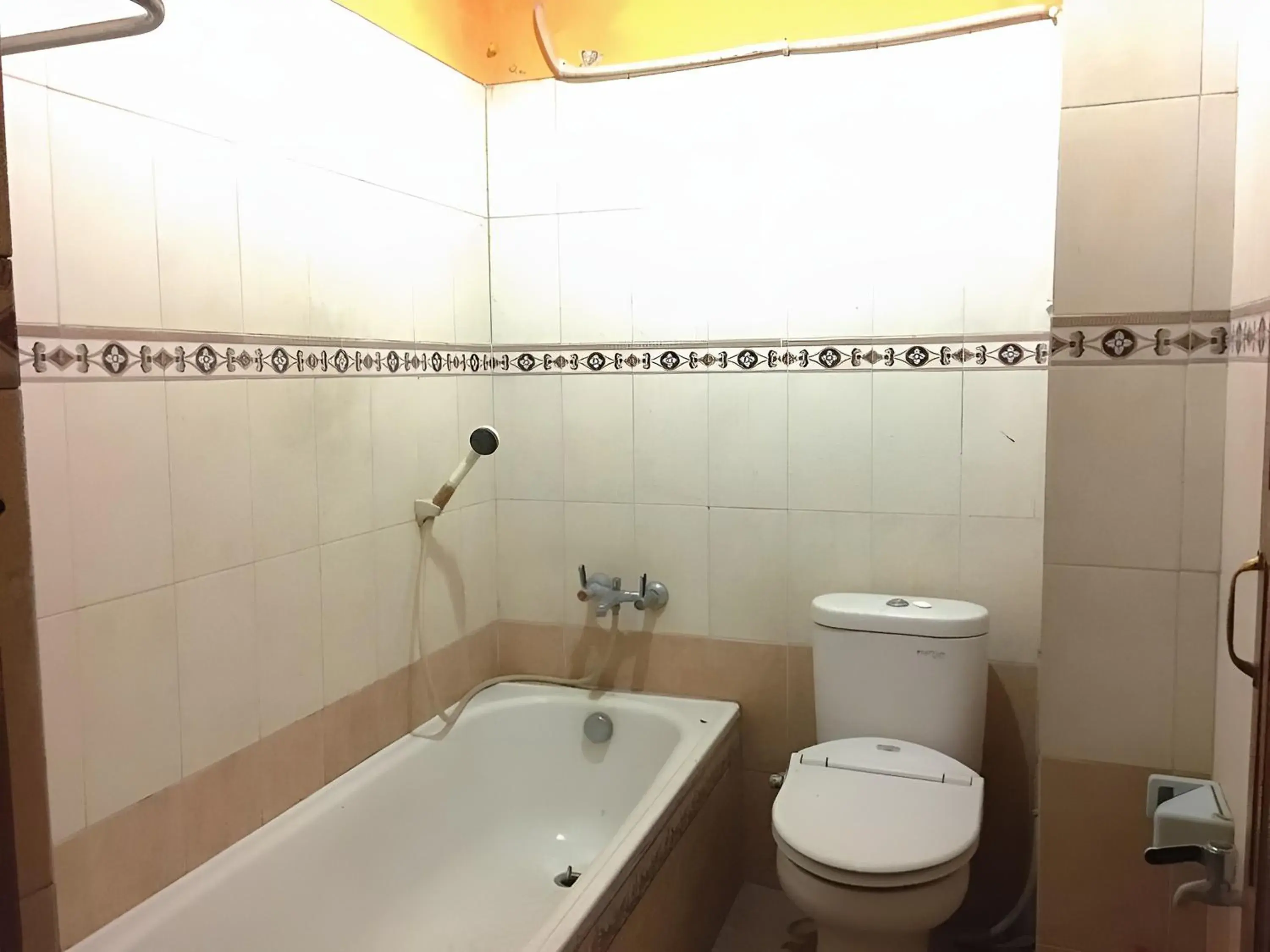 Bathroom in Hotel Alami near Alun-Alun Klaten Bathroom in Hotel Alami near Alun-Alun Klaten