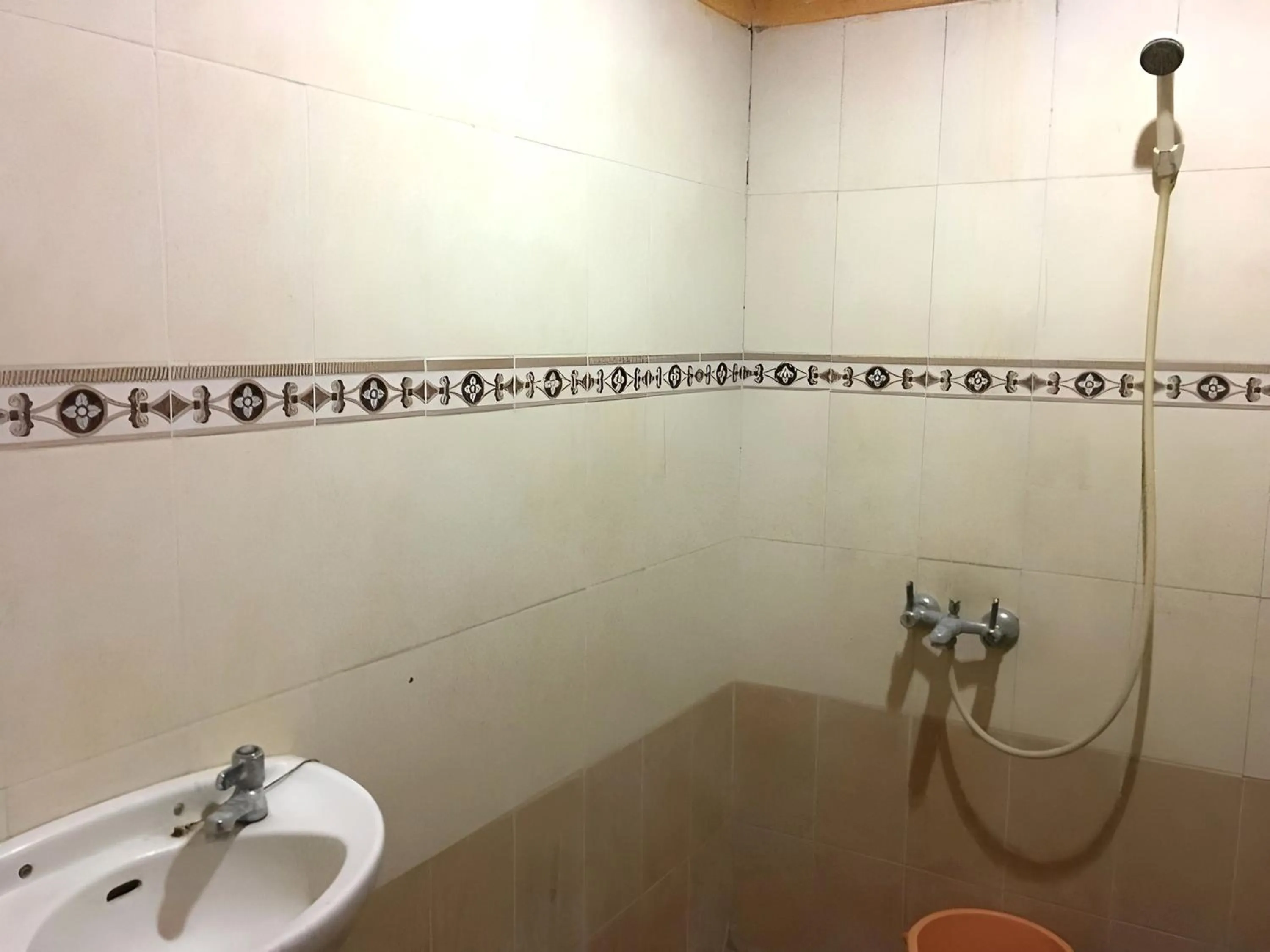 Bathroom in Hotel Alami near Alun-Alun Klaten