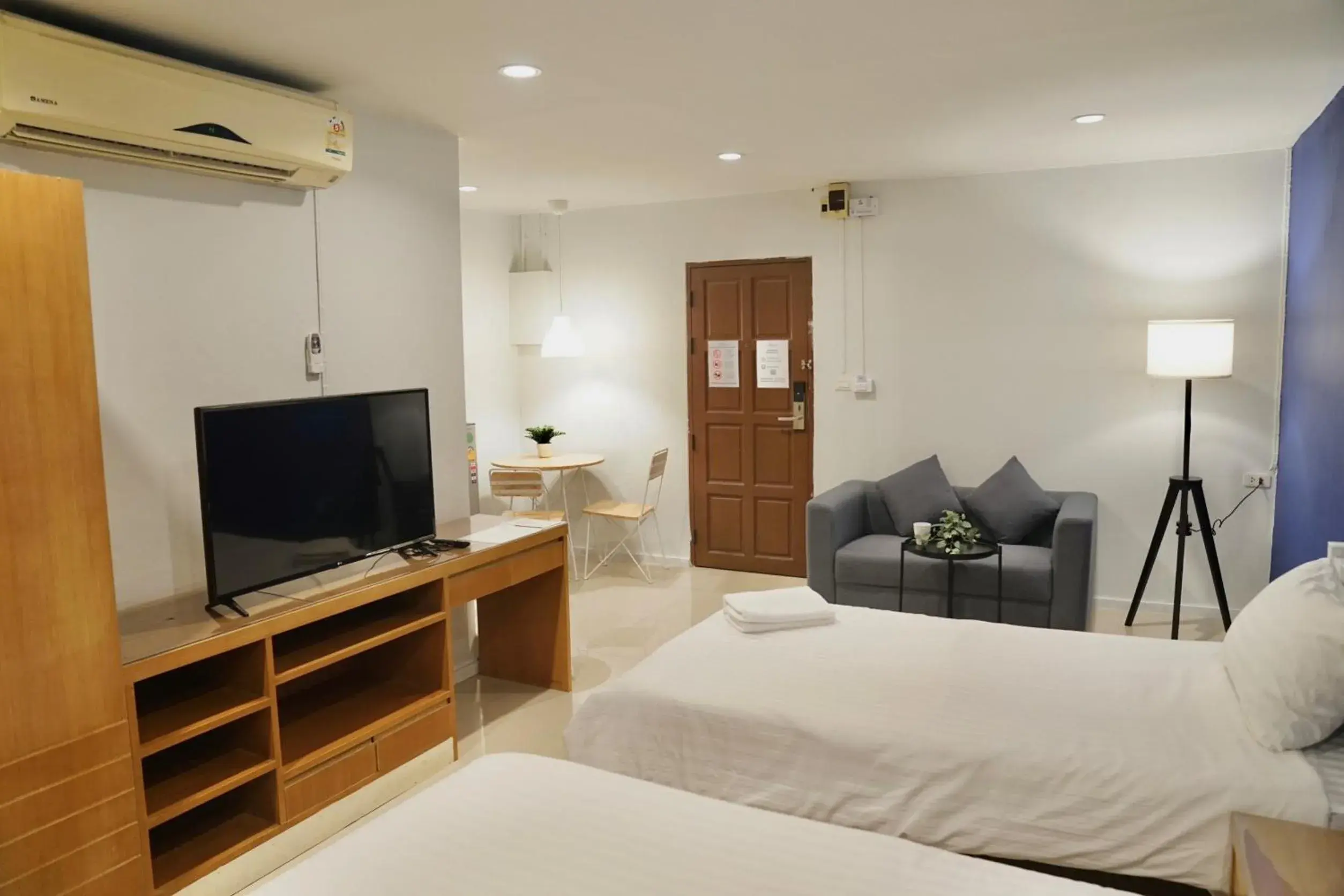 Communal lounge/ TV room, Bed in The View Residence Communal lounge/ TV room, Bed in The View Residence