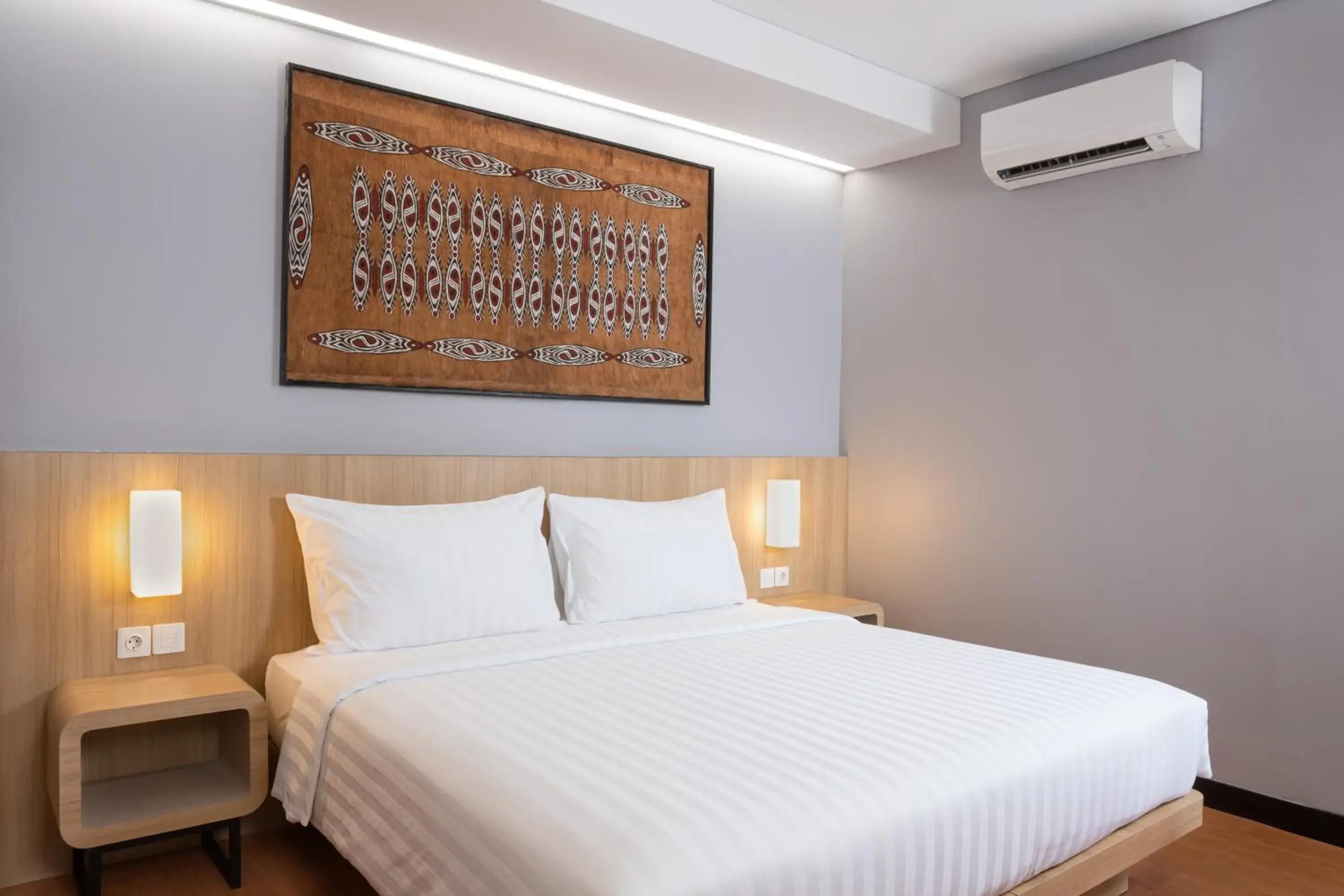 Deluxe Double Room with Shower Only - Smoking in BATIQA Hotel Jayapura Deluxe Double Room with Shower Only - Smoking in BATIQA Hotel Jayapura