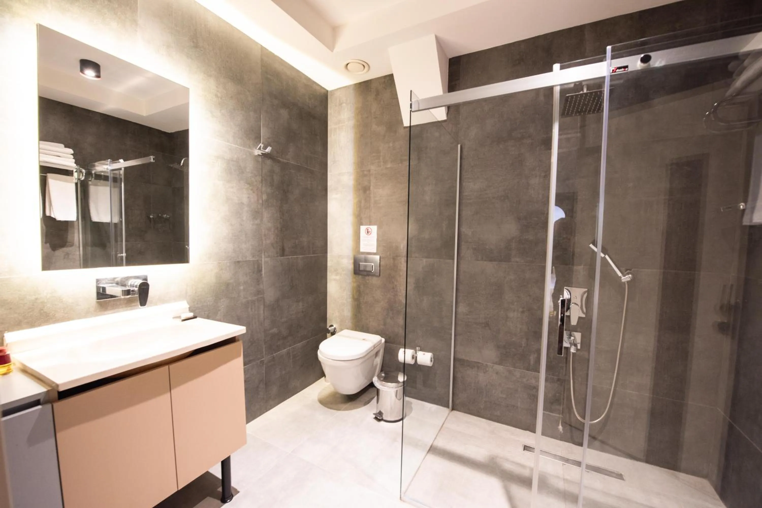 Toilet in Dosso Dossi Hotels Laleli