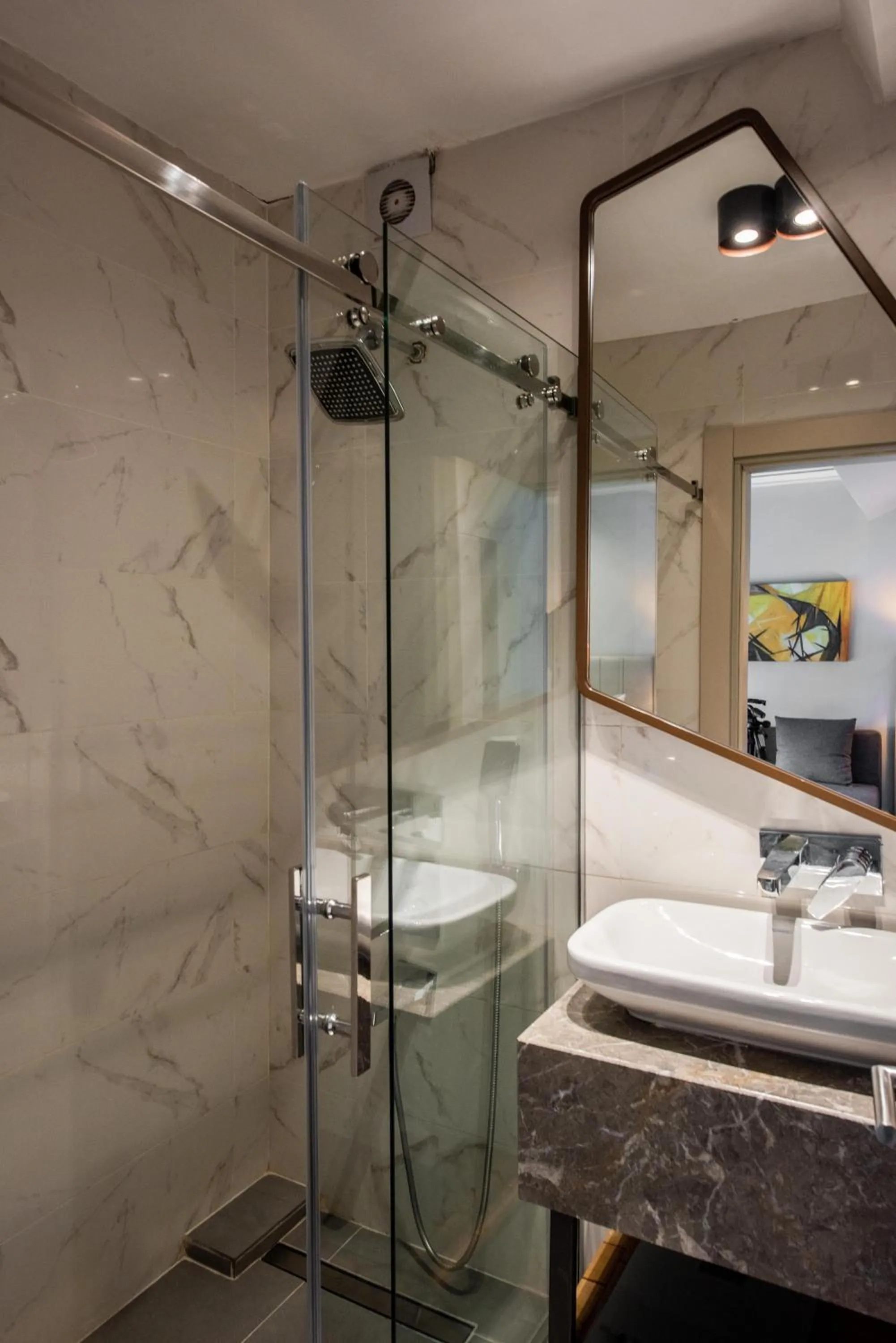 Shower in Dosso Dossi Hotels Laleli