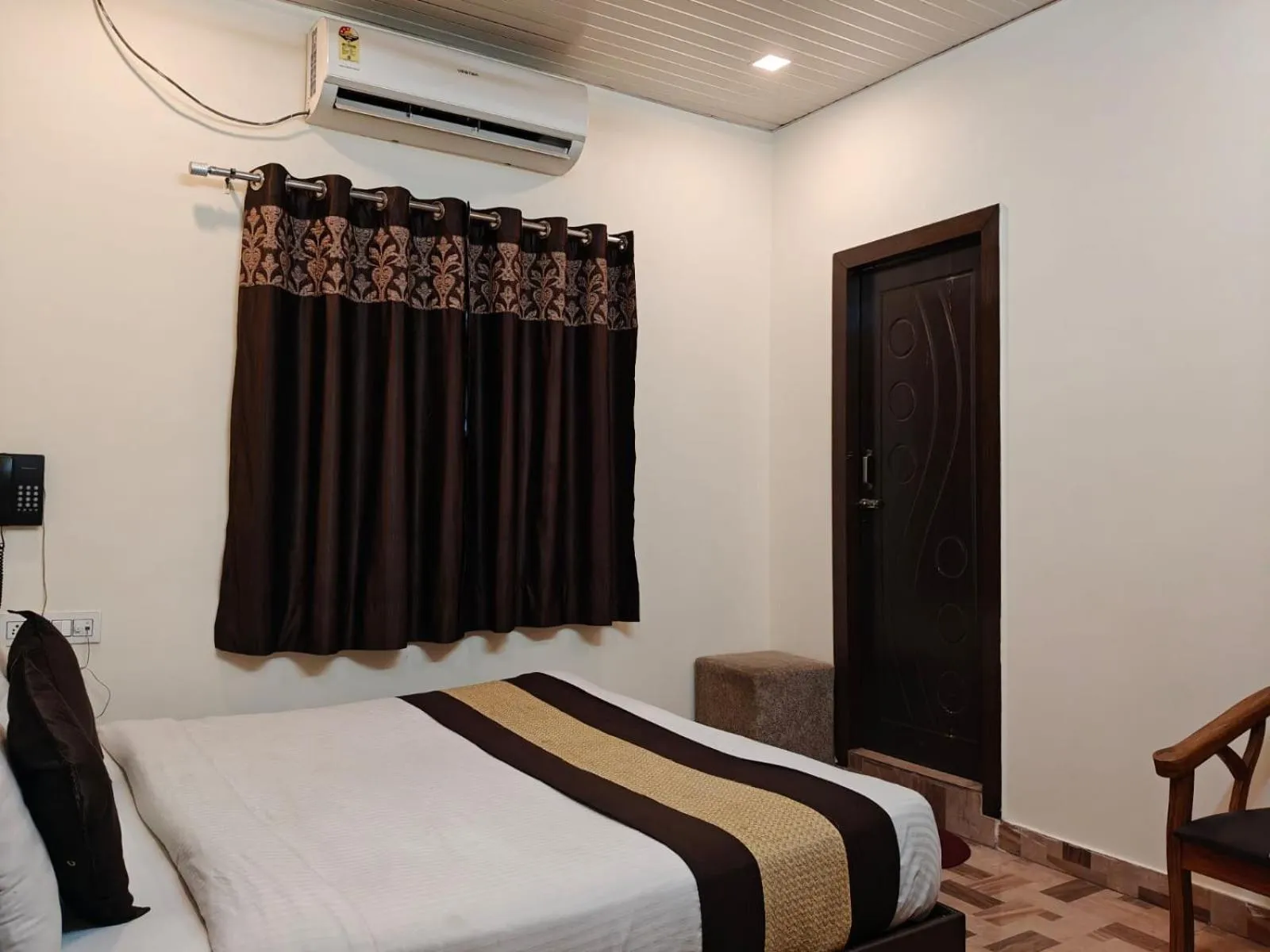 Bed in TRPOTELS Sudarshan