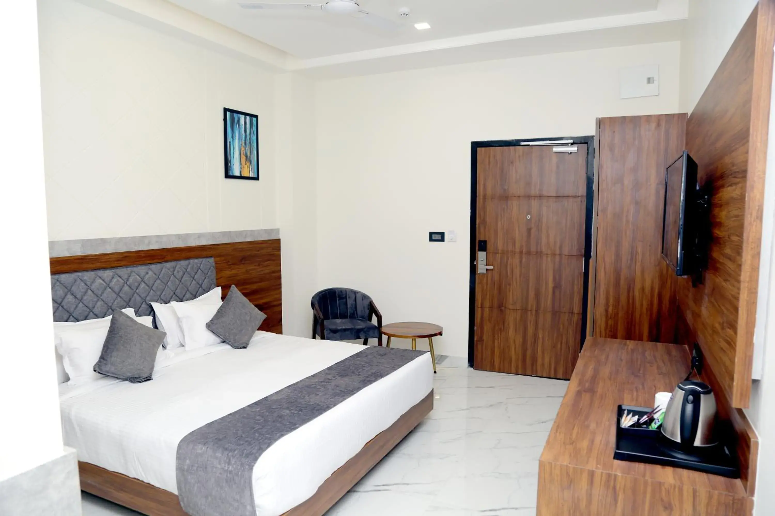 Bed in Suvin Residency with Rooftop Swimming Pool Bed in Suvin Residency with Rooftop Swimming Pool