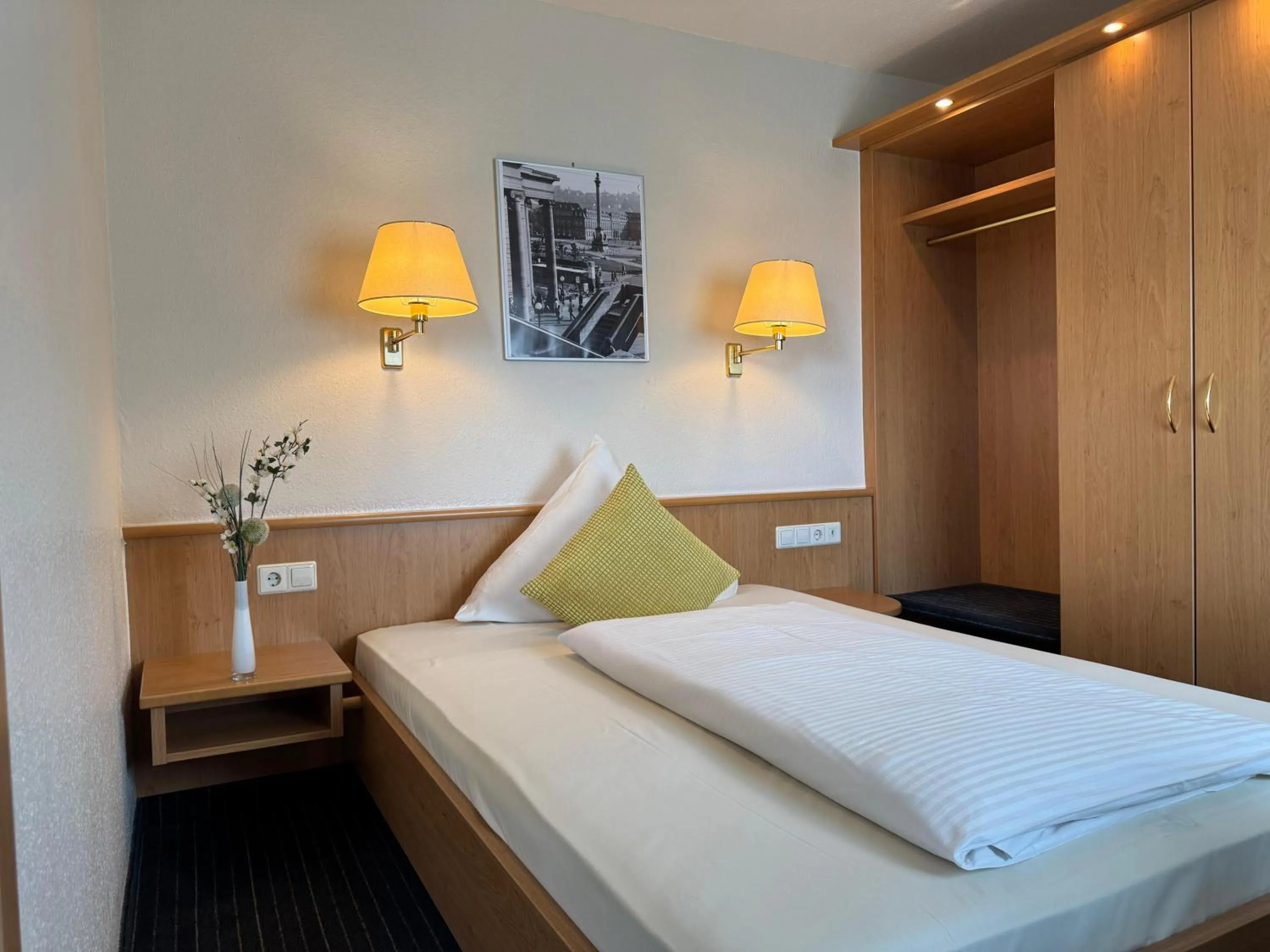 Bed in Mirage City Hotel Stuttgart Zentrum