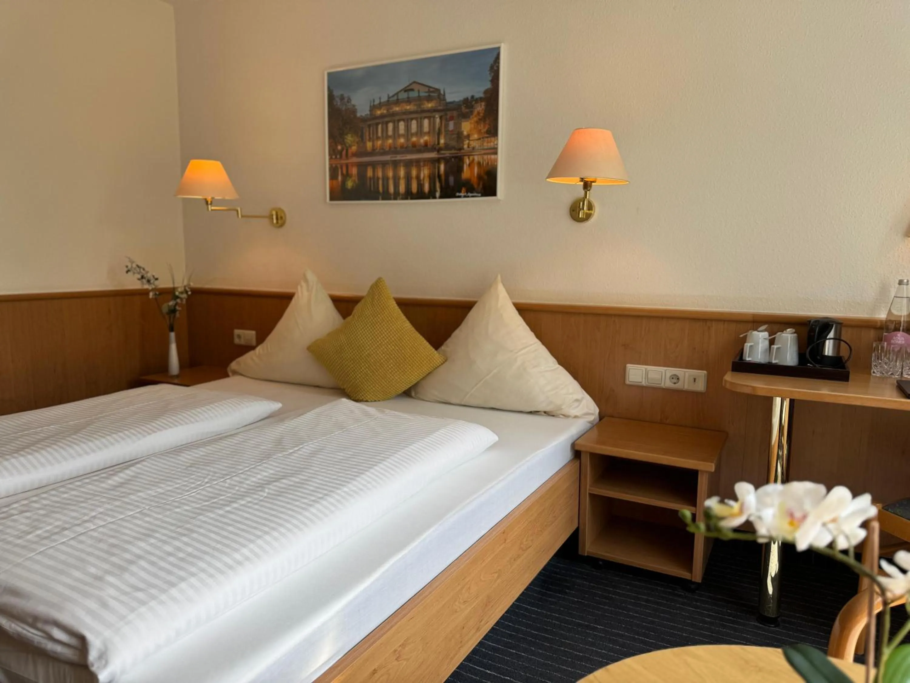 Bed in Mirage City Hotel Stuttgart Zentrum