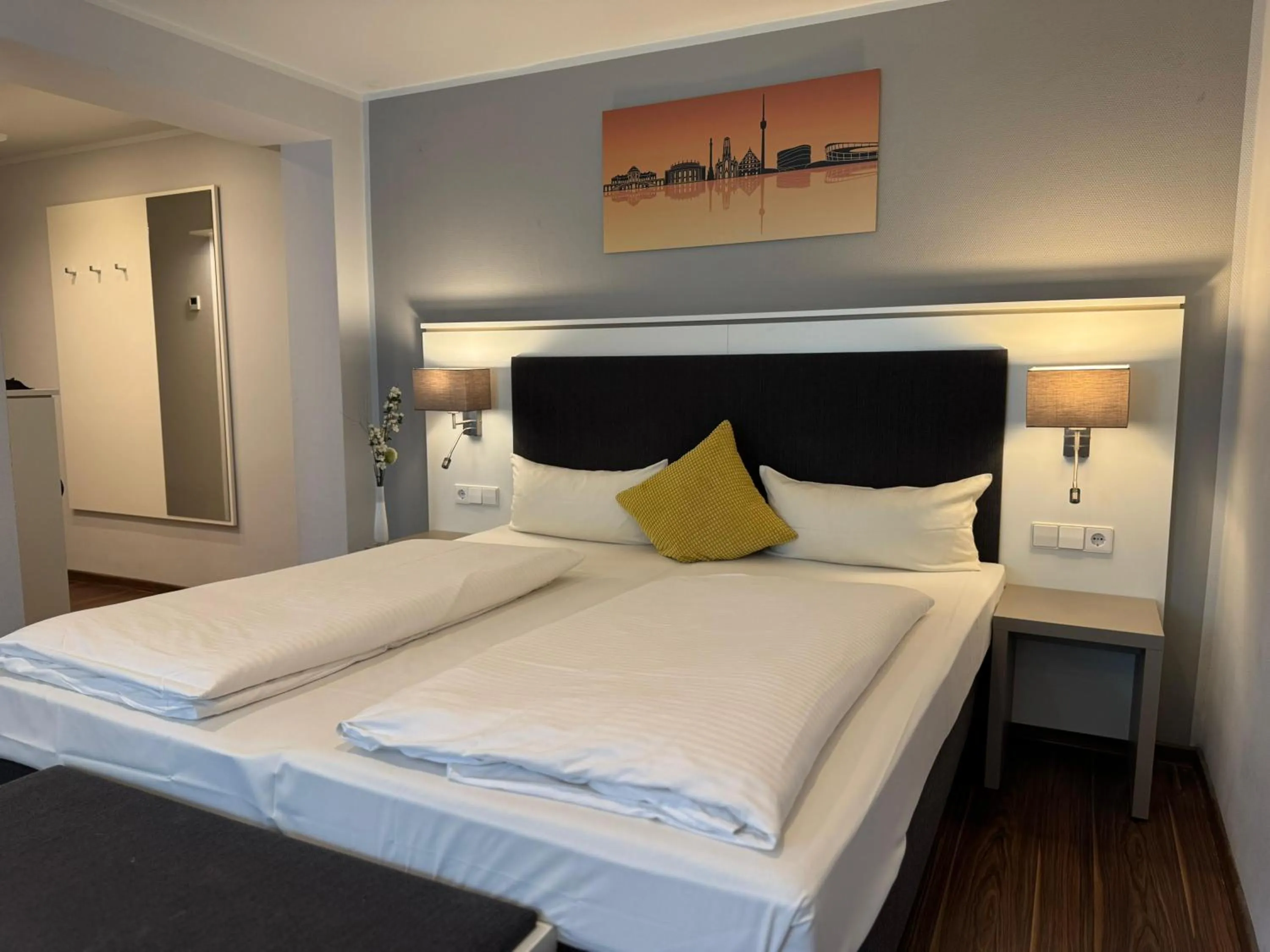 Bed in Mirage City Hotel Stuttgart Zentrum