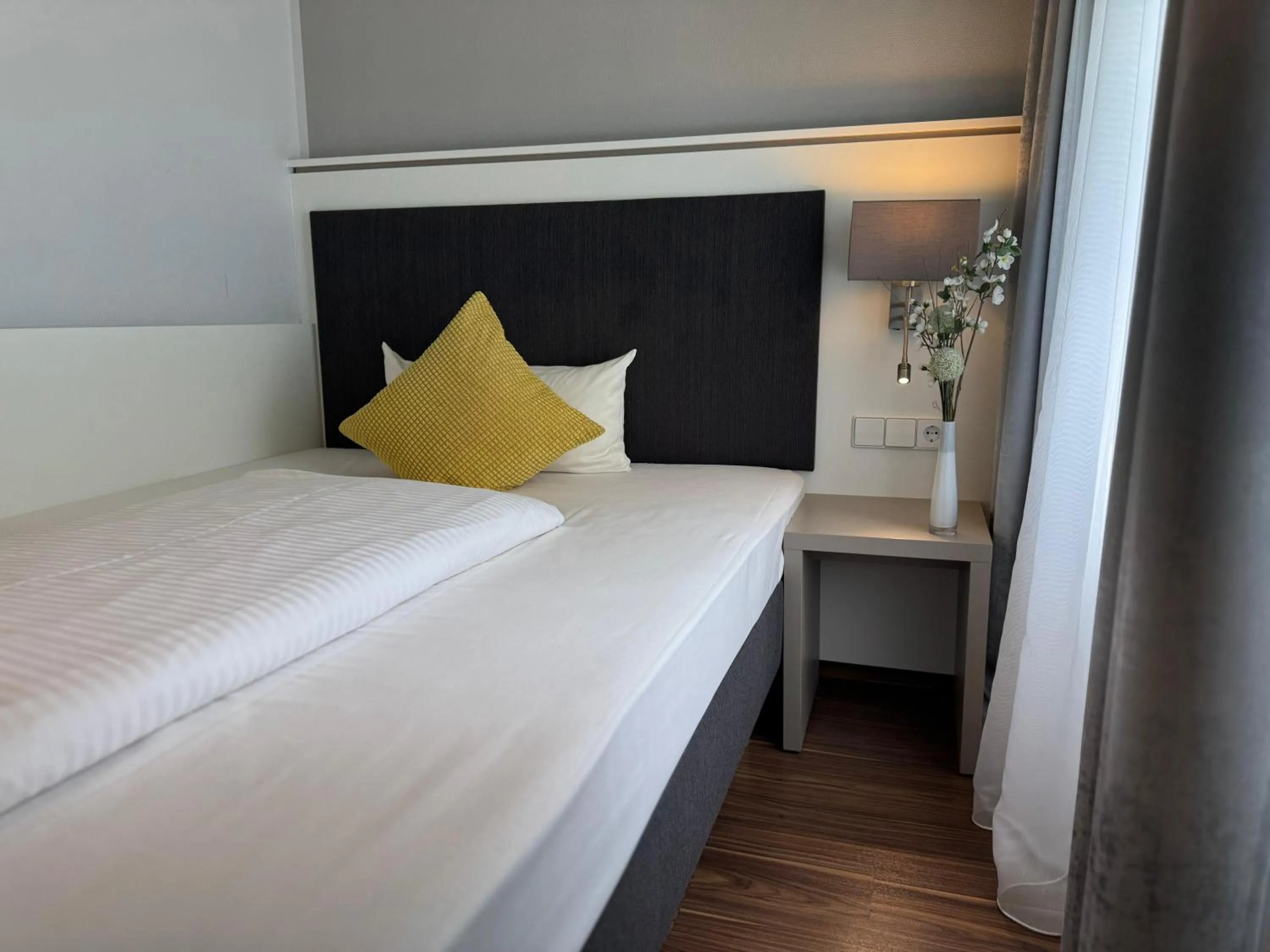 Bed in Mirage City Hotel Stuttgart Zentrum