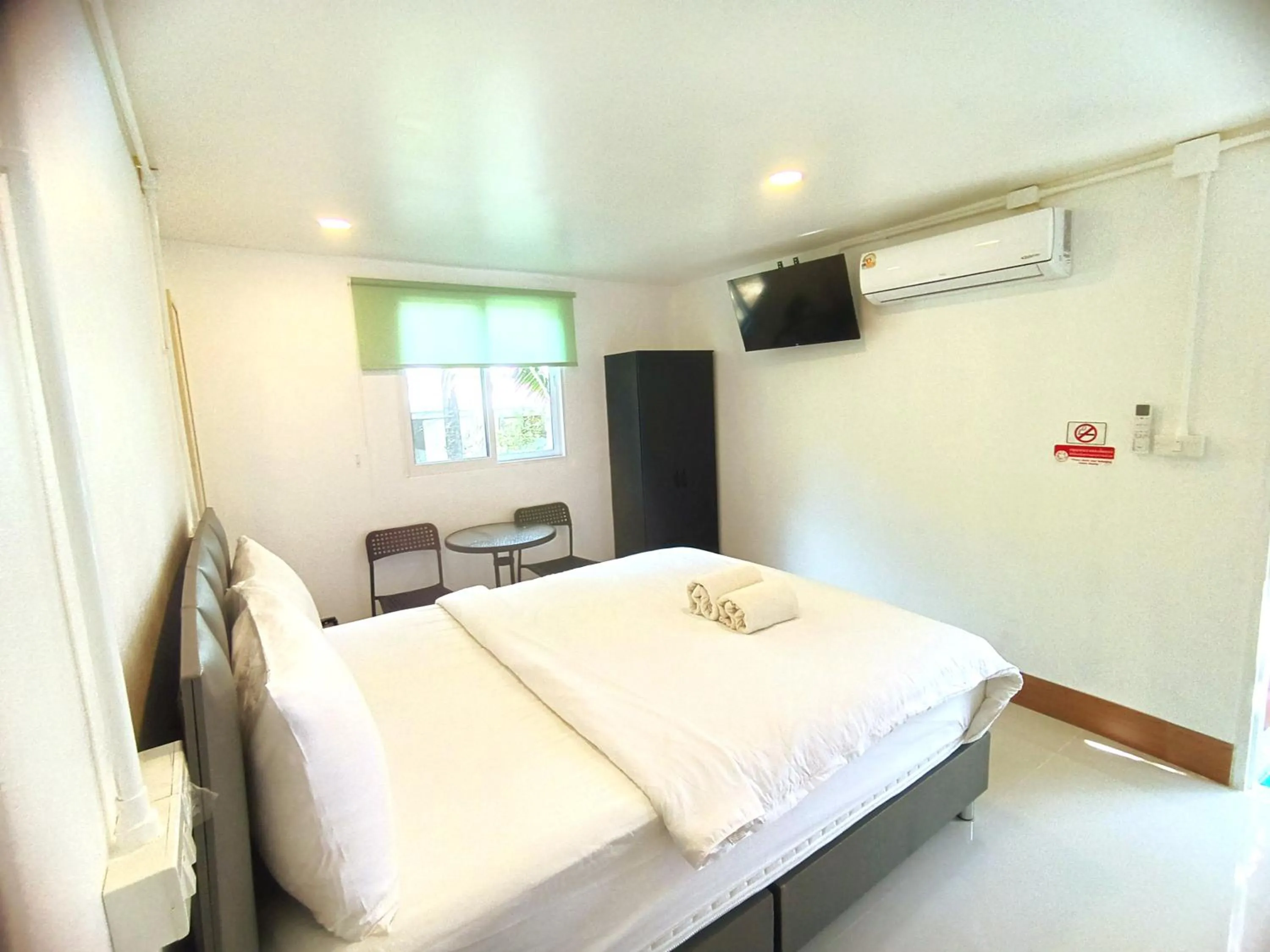 Bed in OASIS Phuket Airport