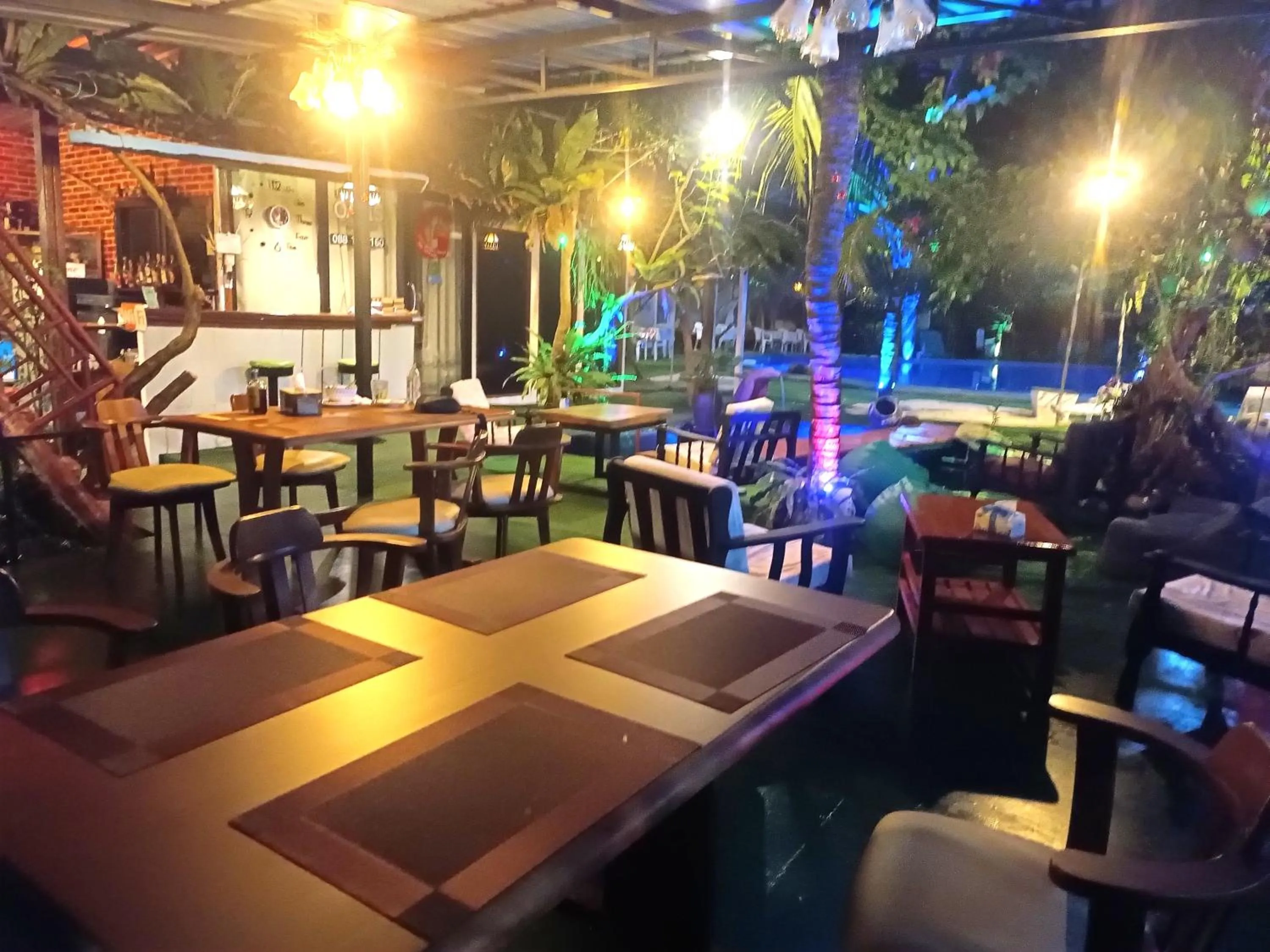 Restaurant/places to eat in OASIS Phuket Airport