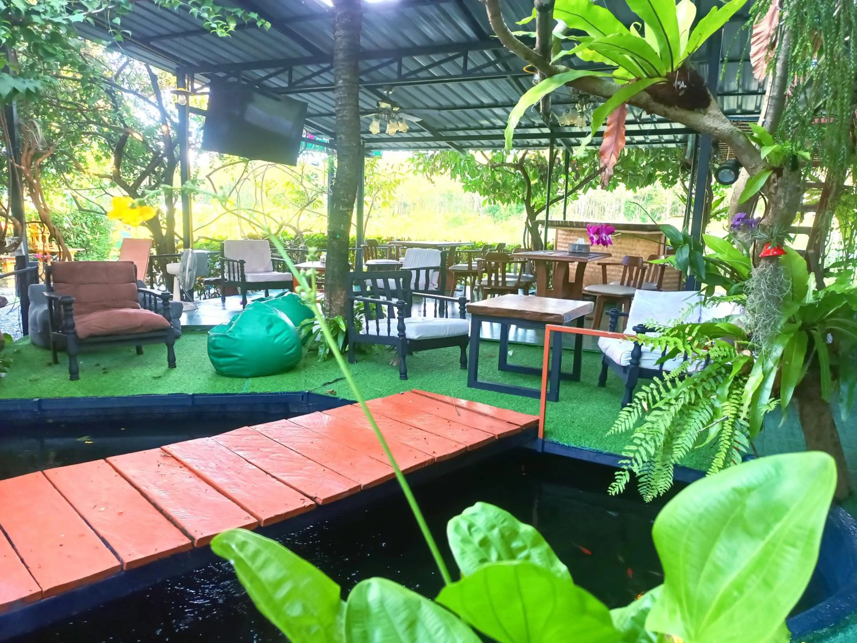 Patio in OASIS Phuket Airport