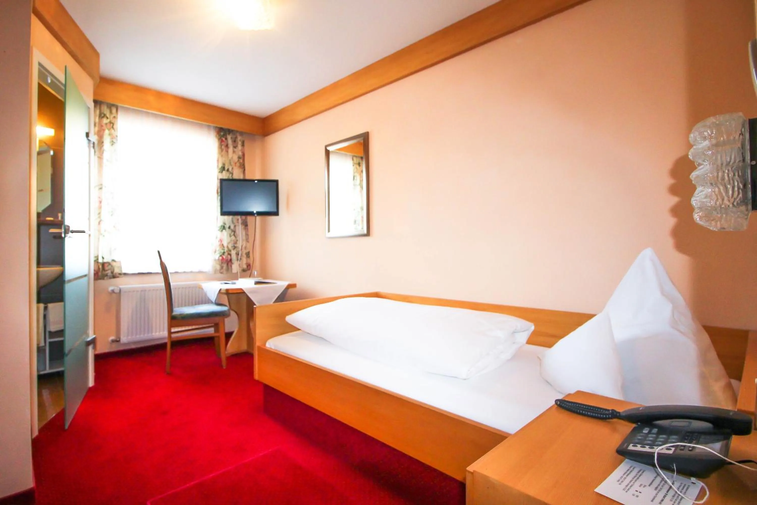 Living room, Bed in Kneipp-Kurhotel Emilie